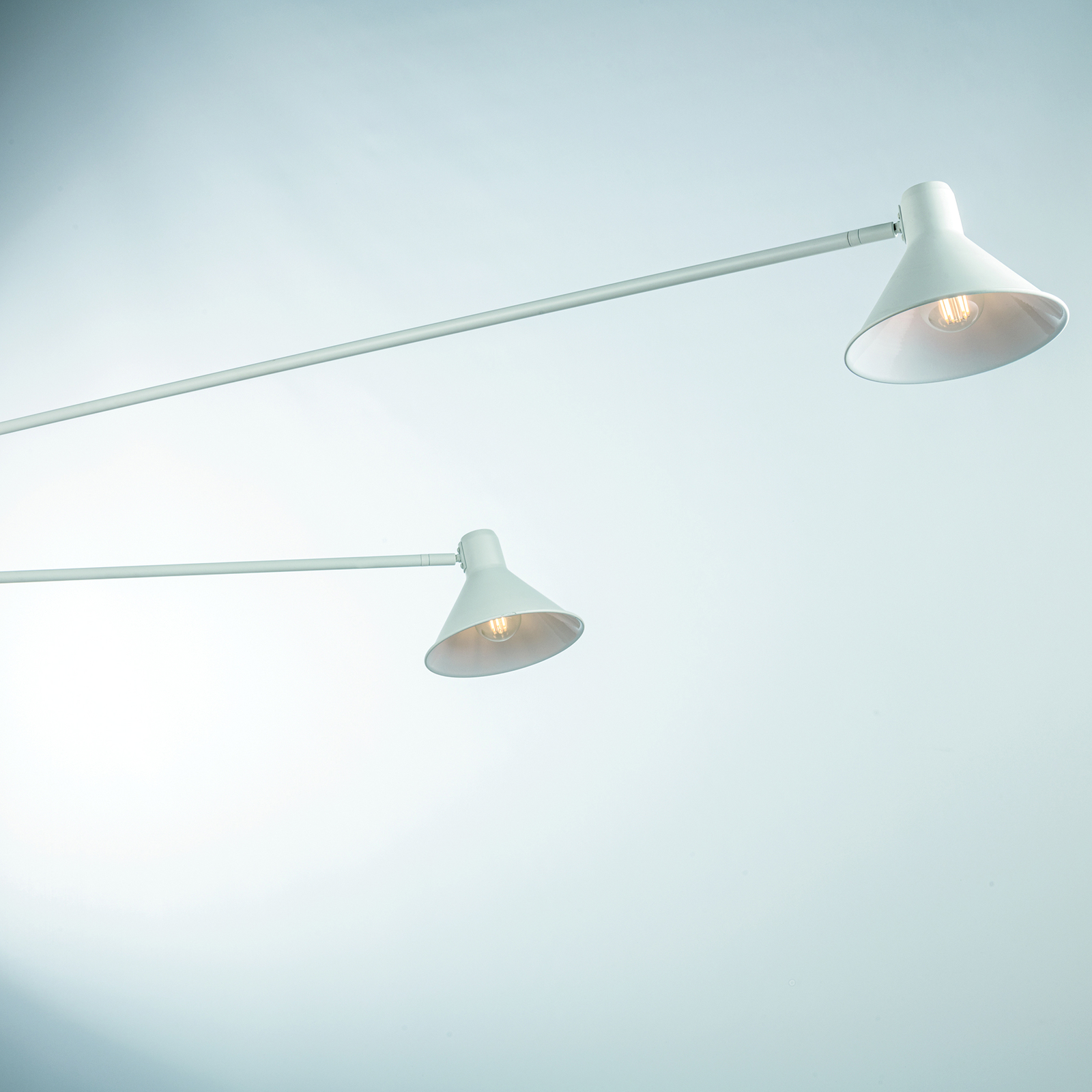 Duetto zidna svjetiljka sa dvije žarulje od metala, bijele boje
