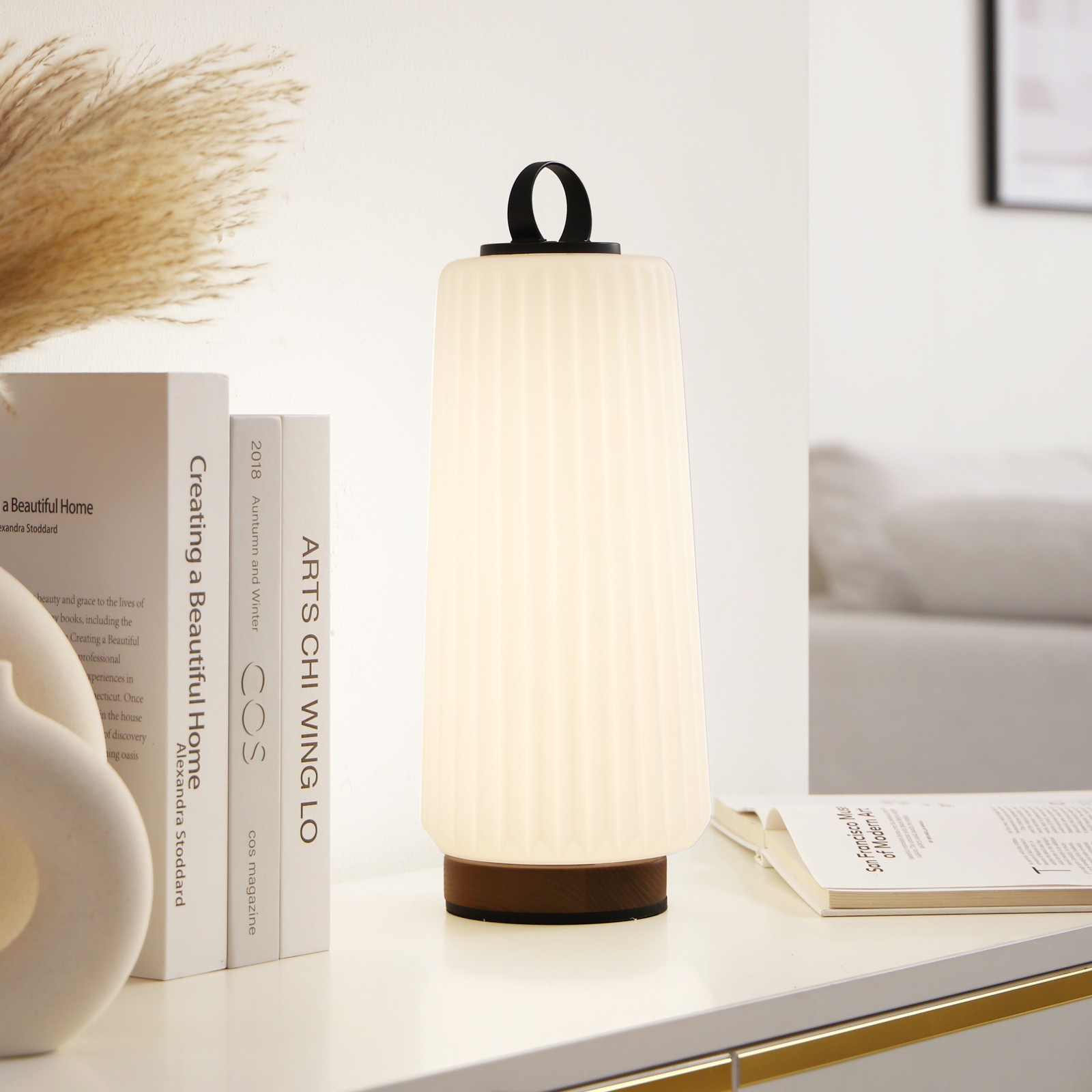 Lucande LED-pöytävalaisin Liepa, valkoinen, lasi, puu, himmennettävä