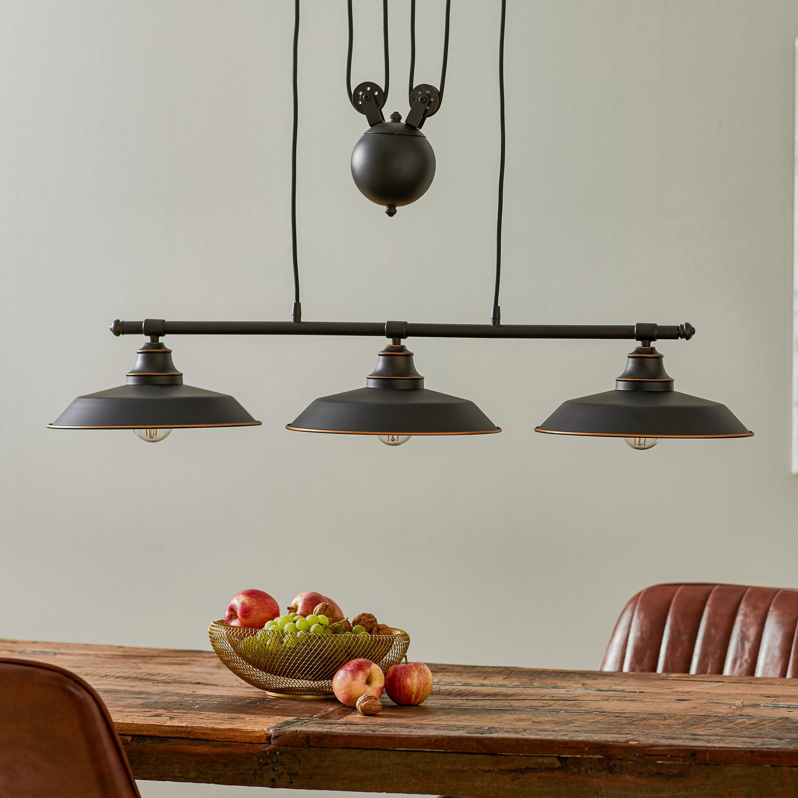 Suspension Iron Hill, noire, à 3 lampes, E27 - Westinghouse Suspension Iron Hill, noire, à 3 lampes, E27 - Westinghouse