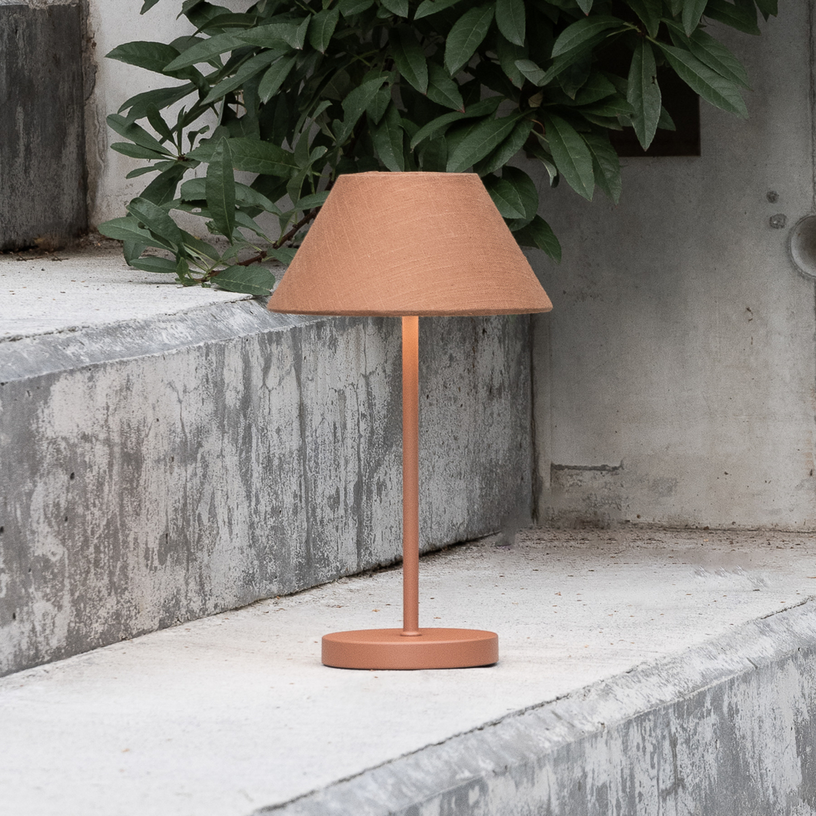 Teya LED rechargeable table lamp, terracotta, 26cm, IP44 - Watt & Veke
