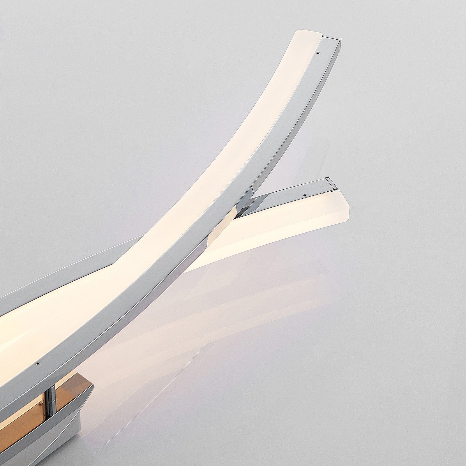 Lindby LED-Deckenleuchte Elarit, chromfarben, 104cm, dimmbar