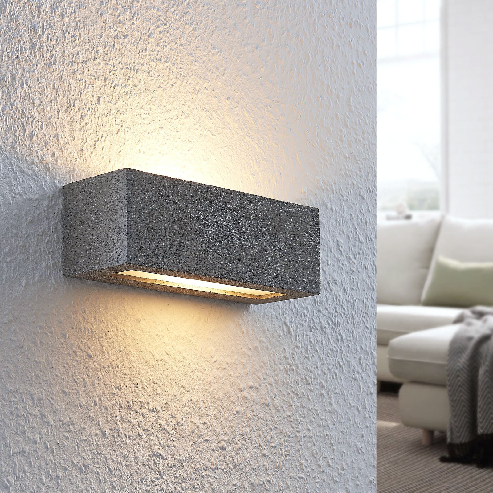 Lindby Nellie LED-beton-wandlamp, breedte 21,8 cm