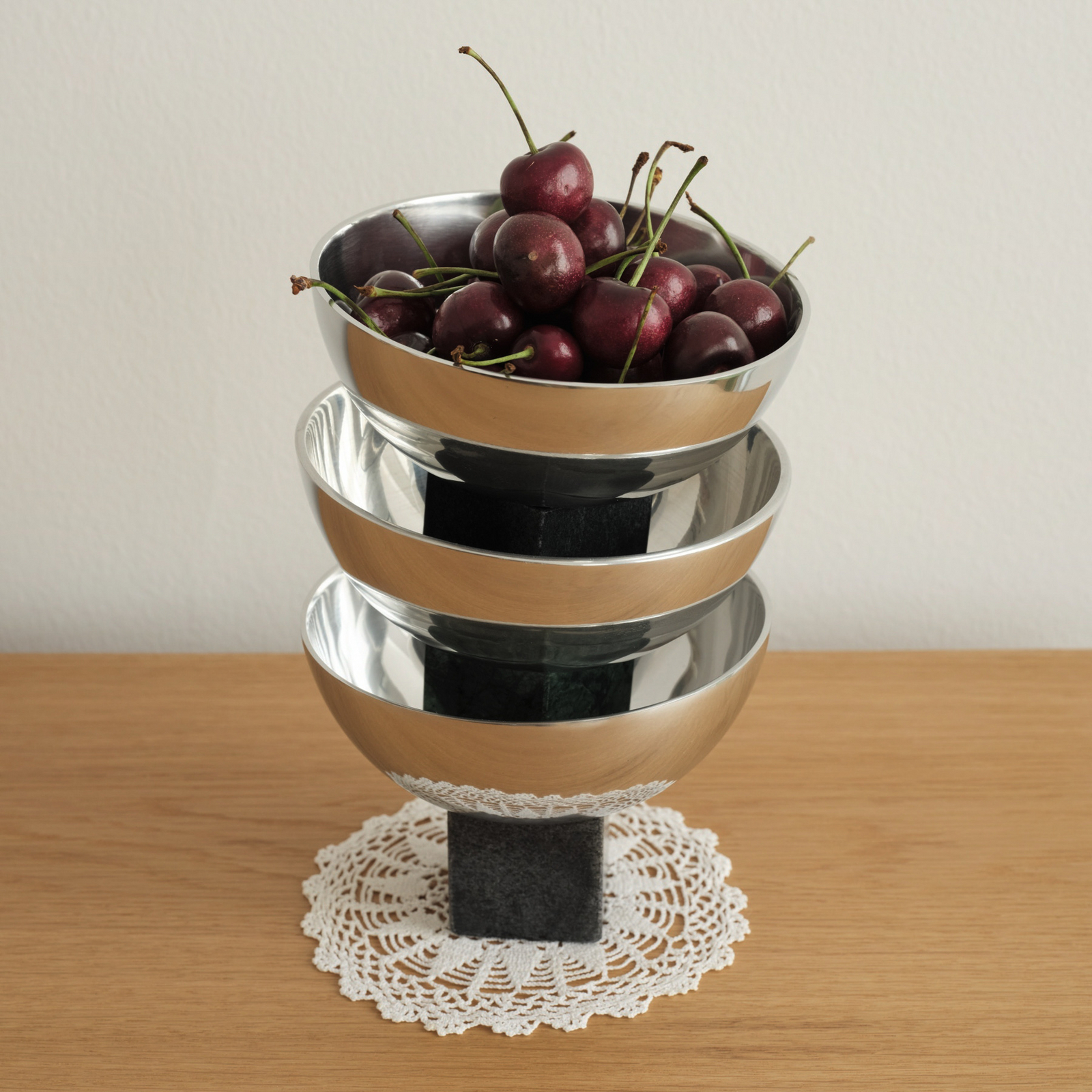 Taça Sapoto, preta/prateada, Ø 14 cm, alumínio, mármore - GEJST Taça Sapoto, preta/prateada, Ø 14 cm, alumínio, mármore - GEJST