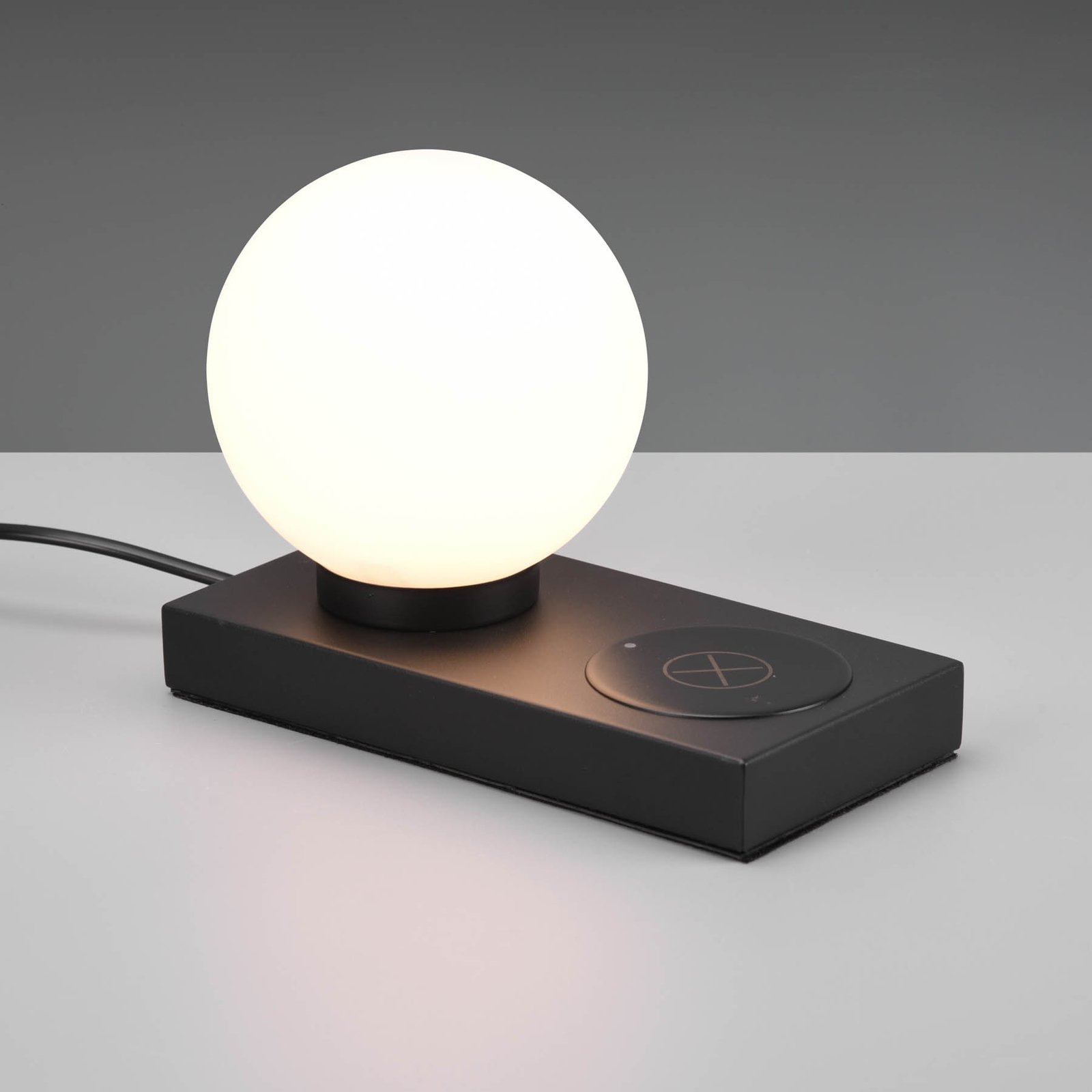 Chloe table lamp with a charging station