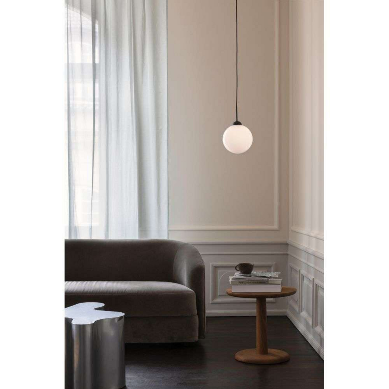 Nuura Pendelleuchte Apiales 1 Large, Ø 20 cm, schwarz/opal