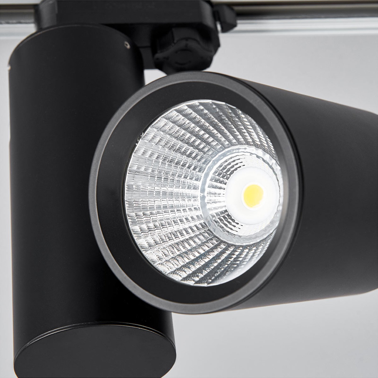 Svart LED spot Giol til skinnesystem | Lampegiganten.no Svart LED spot Giol til skinnesystem | Lampegiganten.no