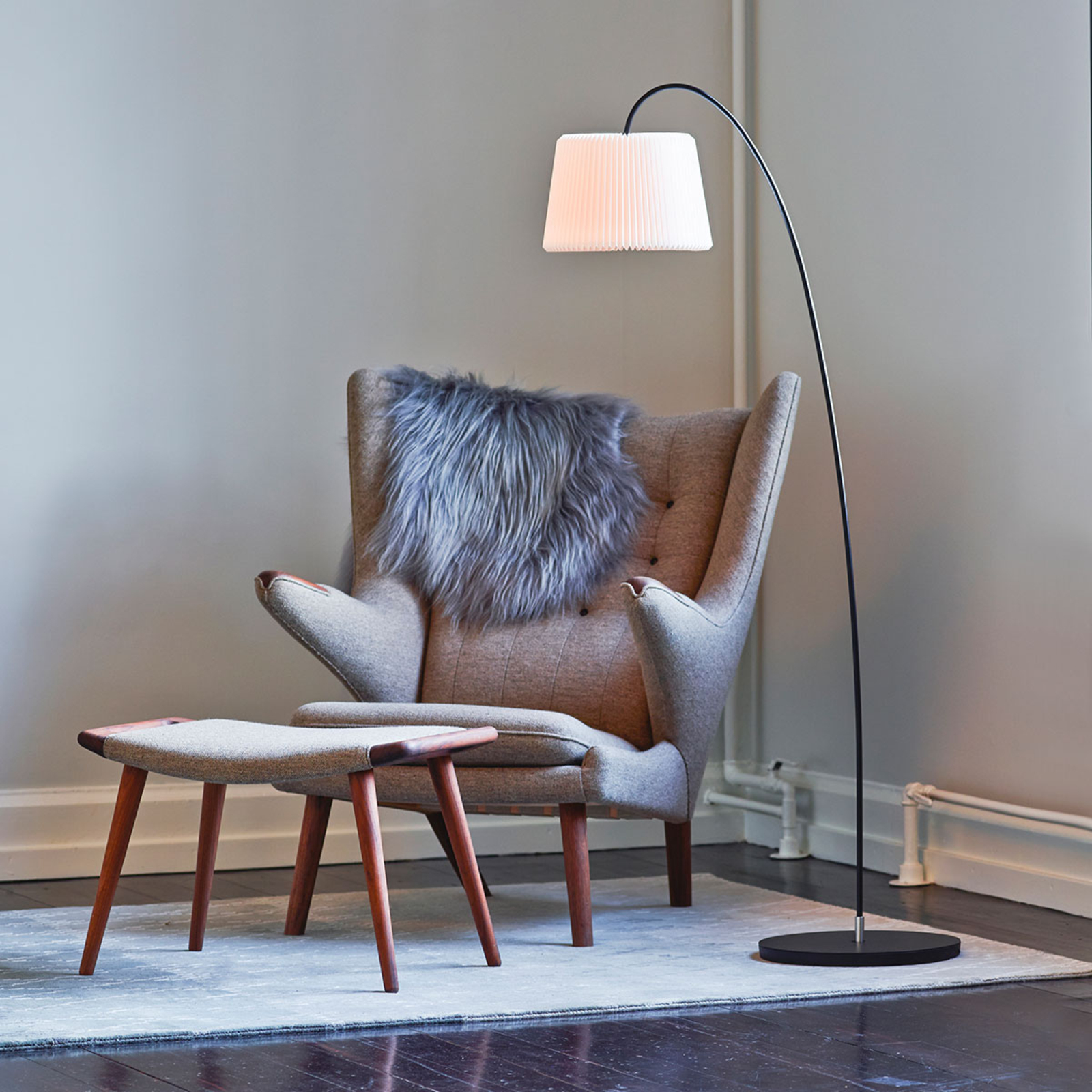 LE KLINT Snowdrop vloerlamp, kunststofkap wit