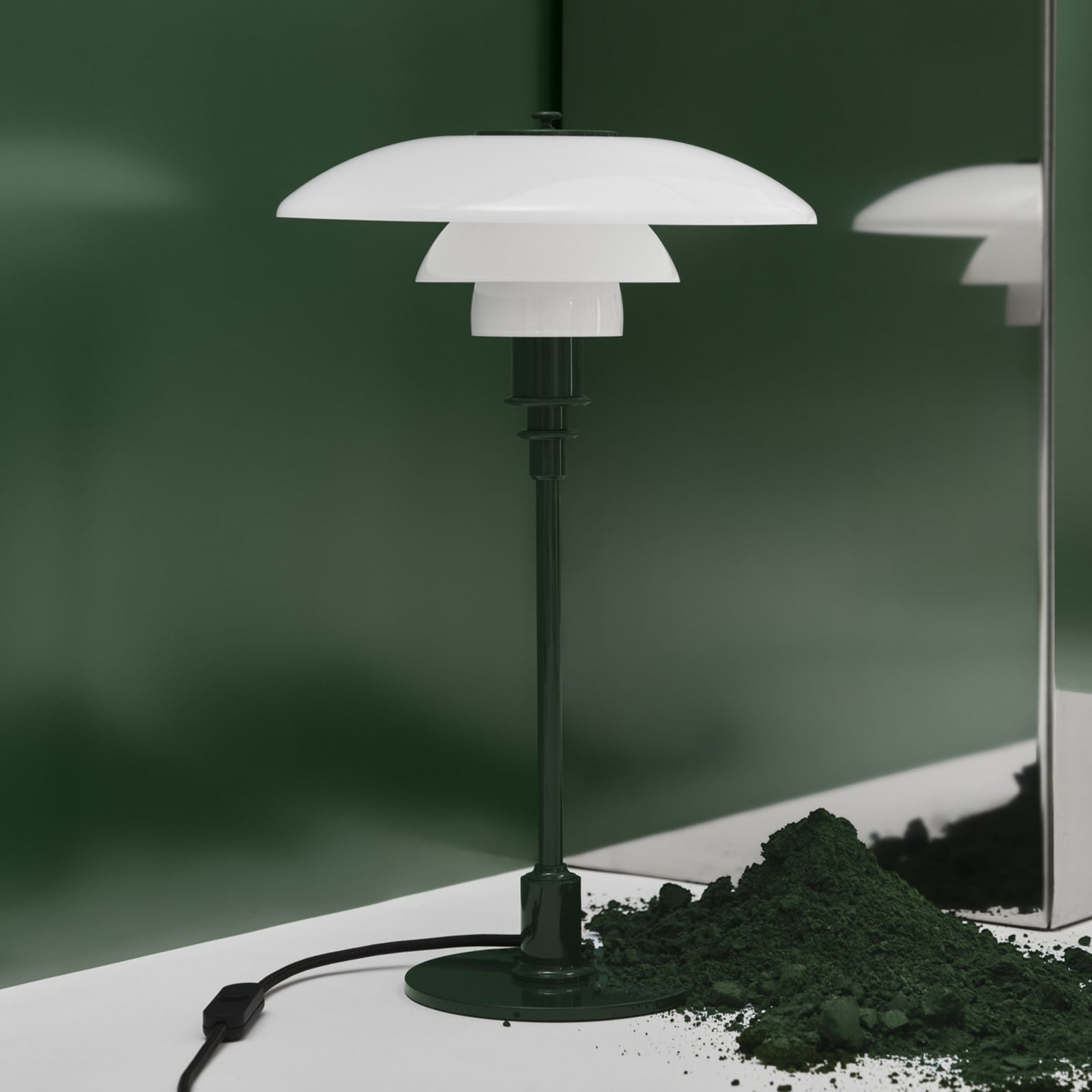 PH 3/2 pöytälamppu, tummanvihreä, Ø 28 cm – Louis Poulsen