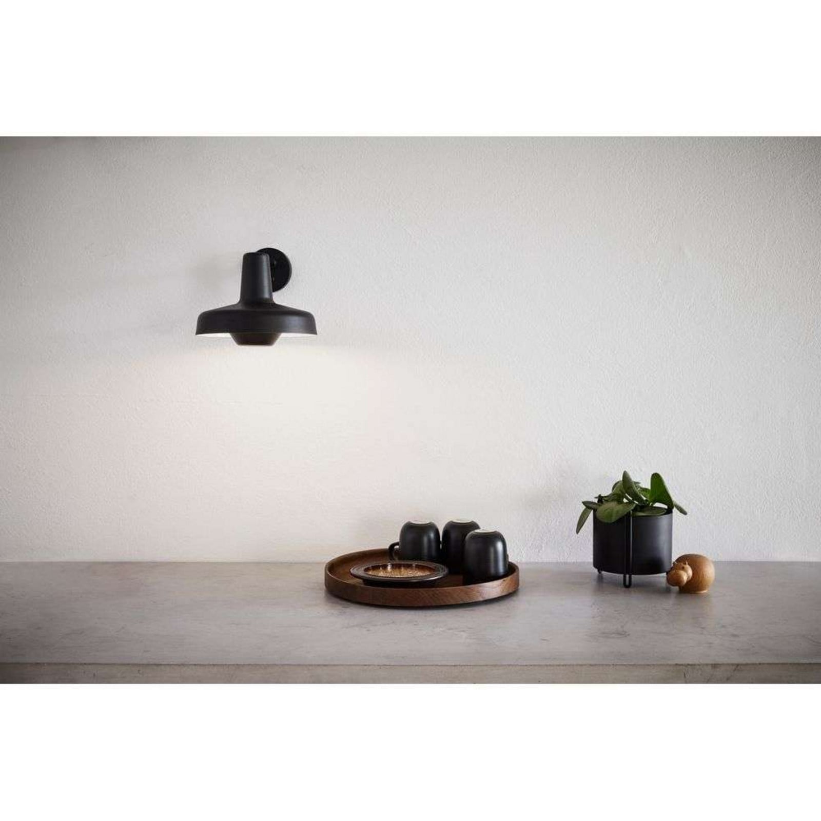 Arigato Væglampe Extra Short Black GRUPA - Stue - Vintage - Aluminium billede