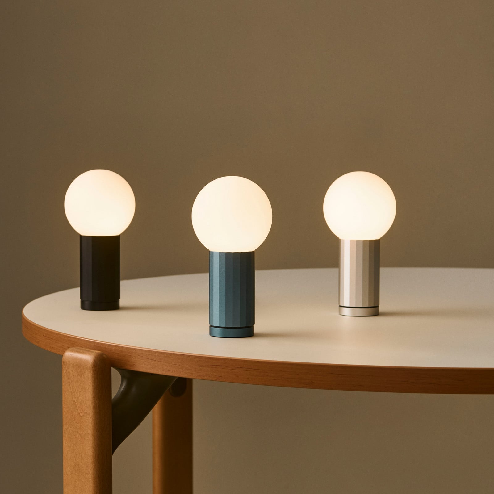TURN ON LED-bordlampe, sort, højde 20 cm, dæmpbar HAY - Stue - Moderne - Glas - Med skærm