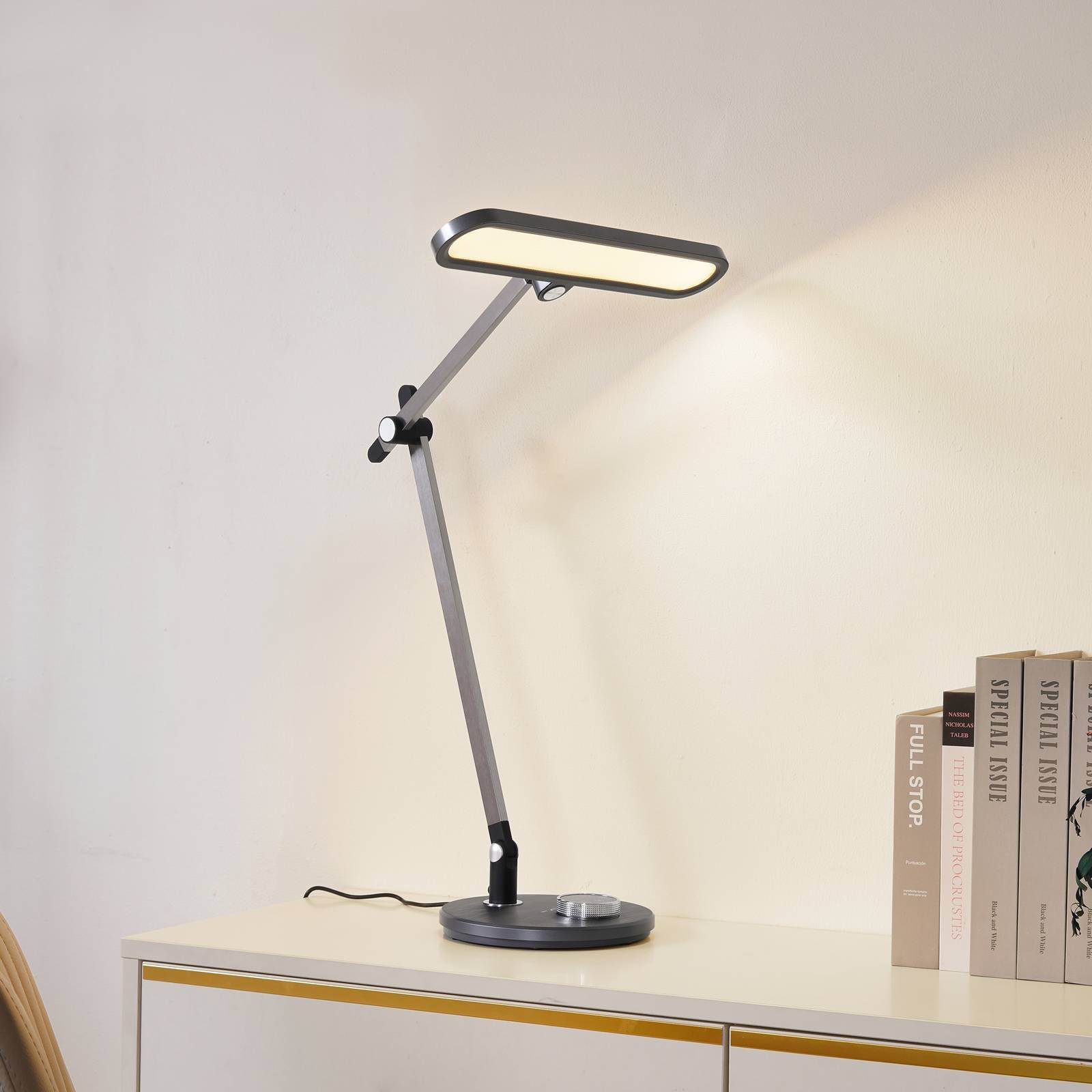 Lindby lampa stołowa LED Elvir, szary, aluminium, wys. 53cm, CCT