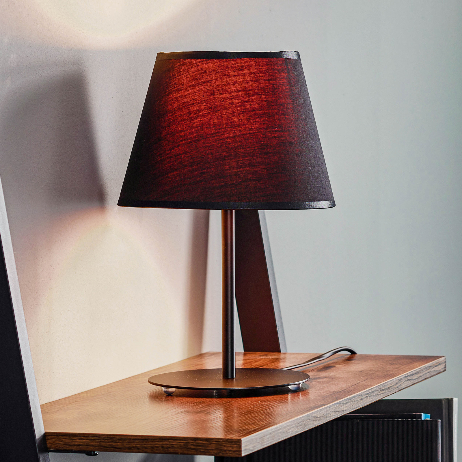 Lampe à poser Soho, conique H33 cm, noir/doré