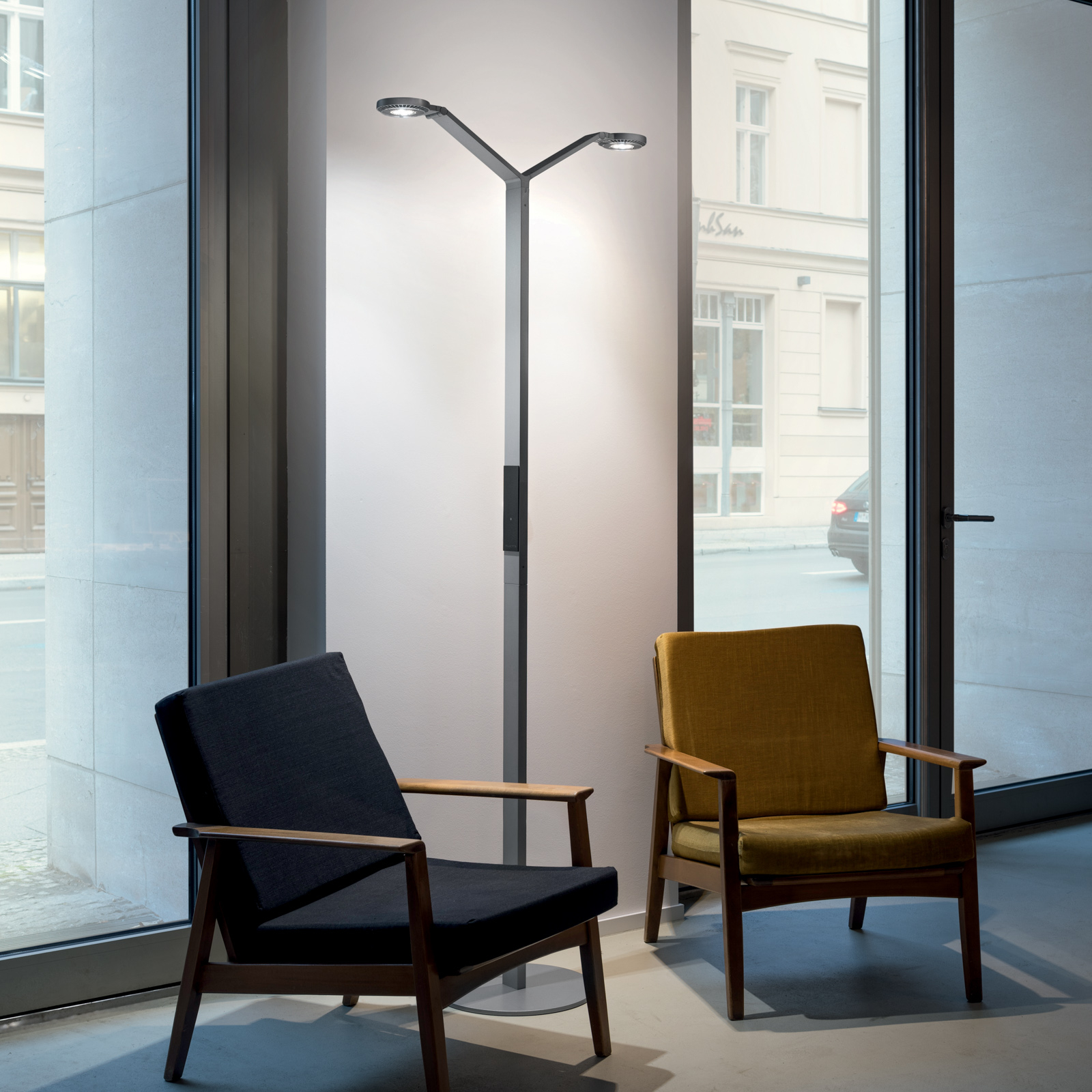 Luctra Floor Twin Radial LED-Stehleuchte steuerbar