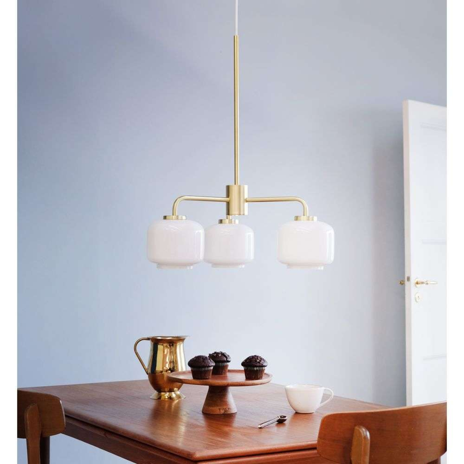 Arp 3 Chandelier Opal/Brass - DybergLarsen