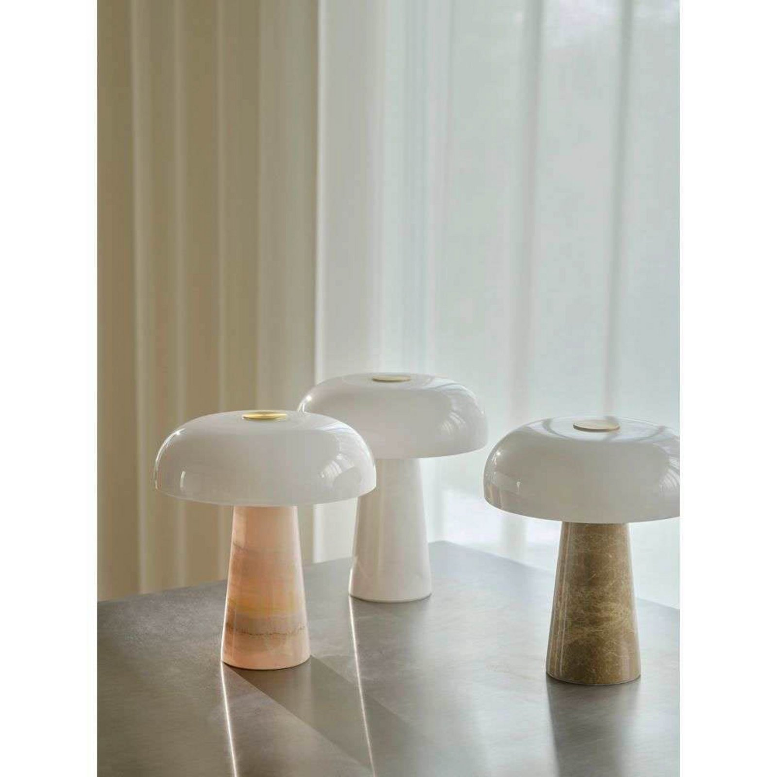 Lampe à poser Glossy, beige/blanc, hauteur 24 cm, marbre/verre