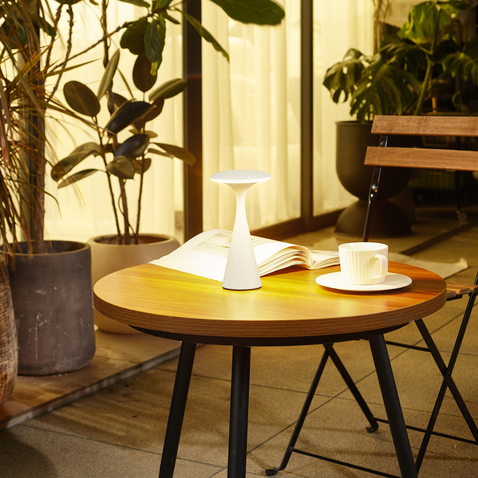 Candeeiro de mesa recarregável Lindby LED Evelen, branco, IP54, CCT