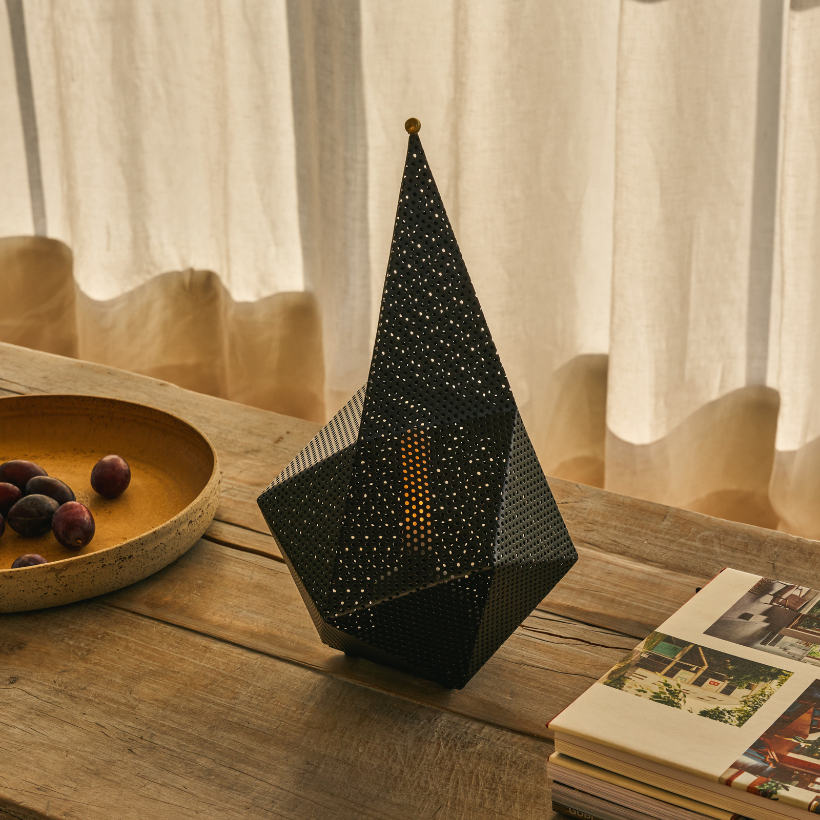 Gubi lampada da tavolo LED a batteria Bagdad, nero, altezza 36 cm