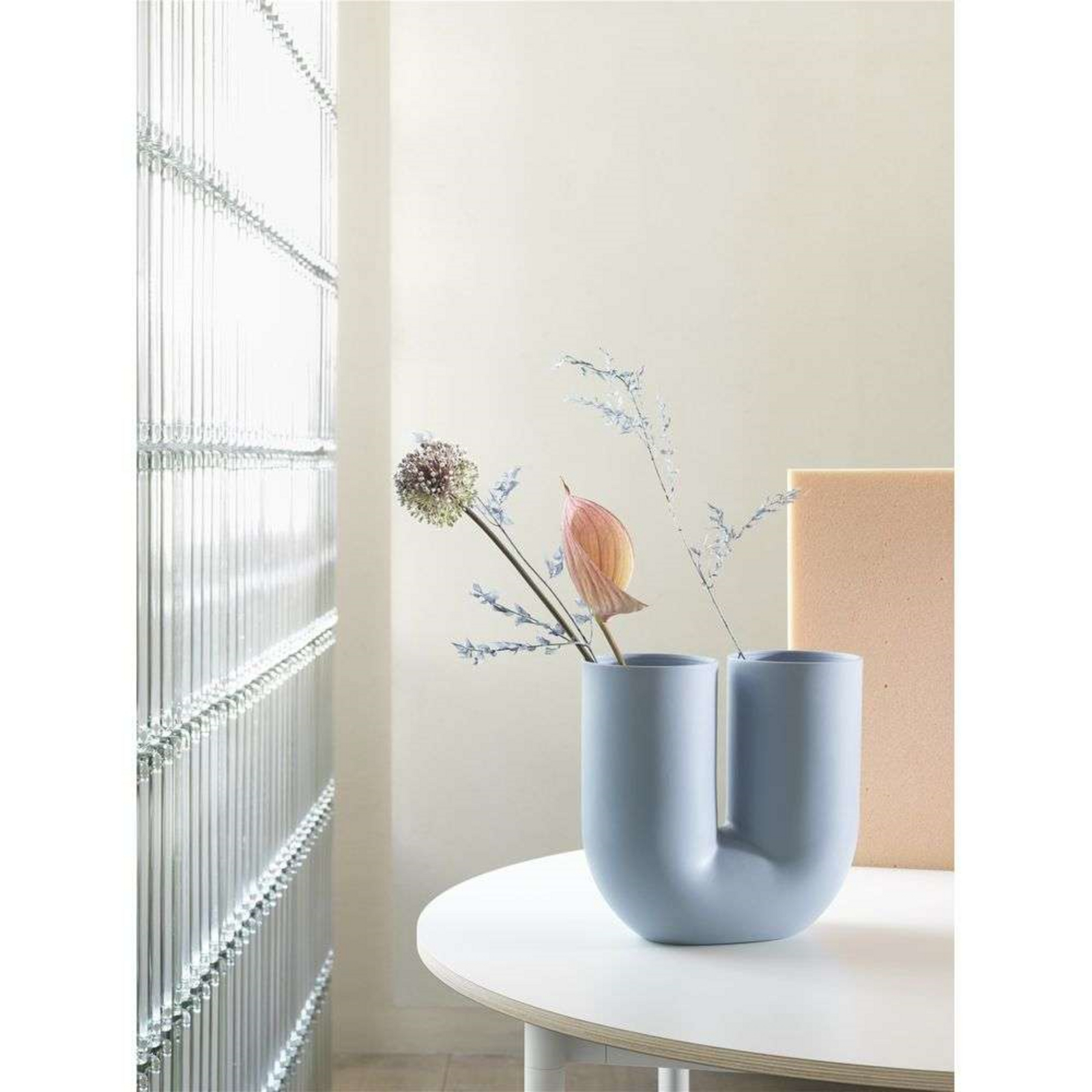 Kink Vase H26,3 Light Blue - Muuto