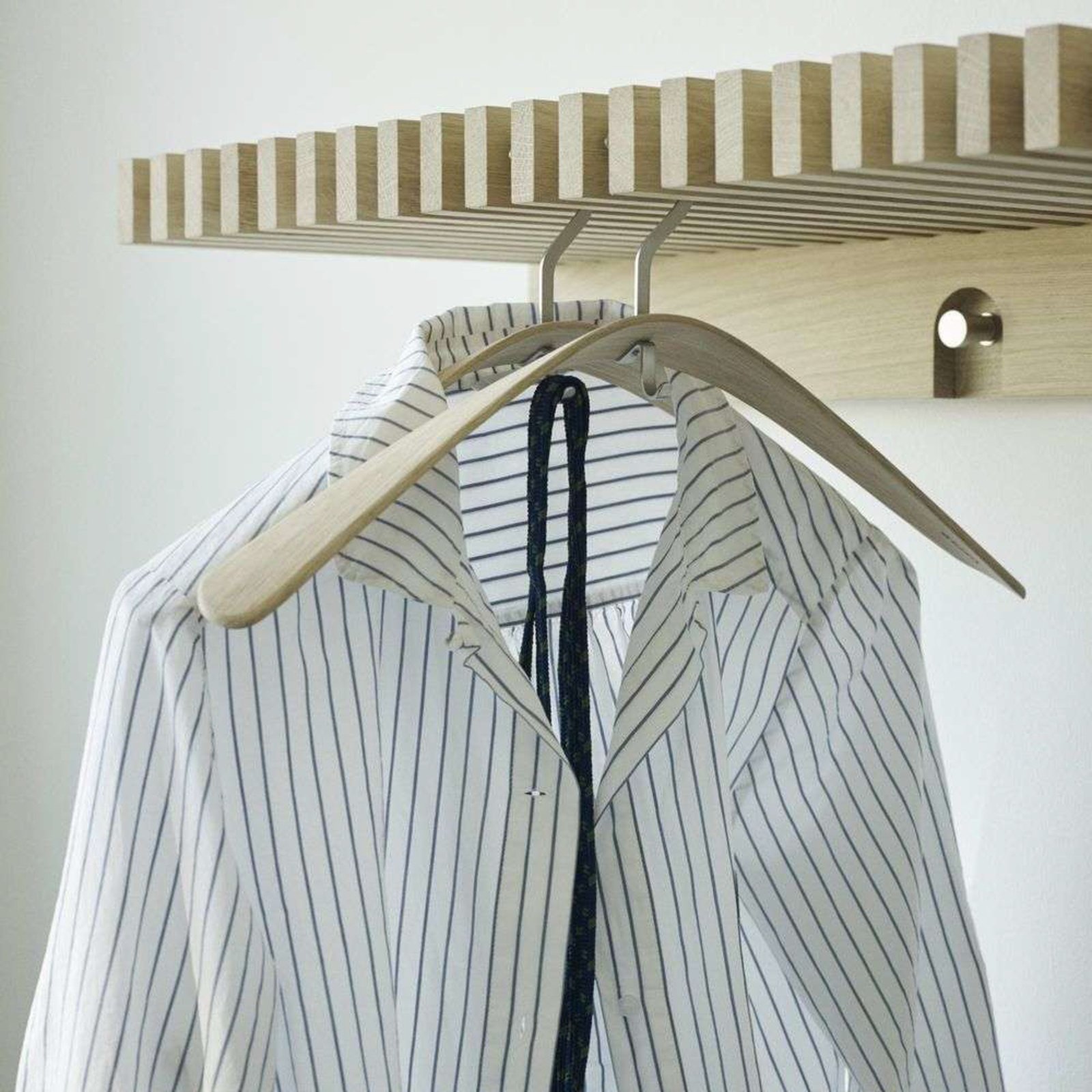 Pilot Coat Hanger 3 pcs. Oak - Skagerak by Fritz Hansen