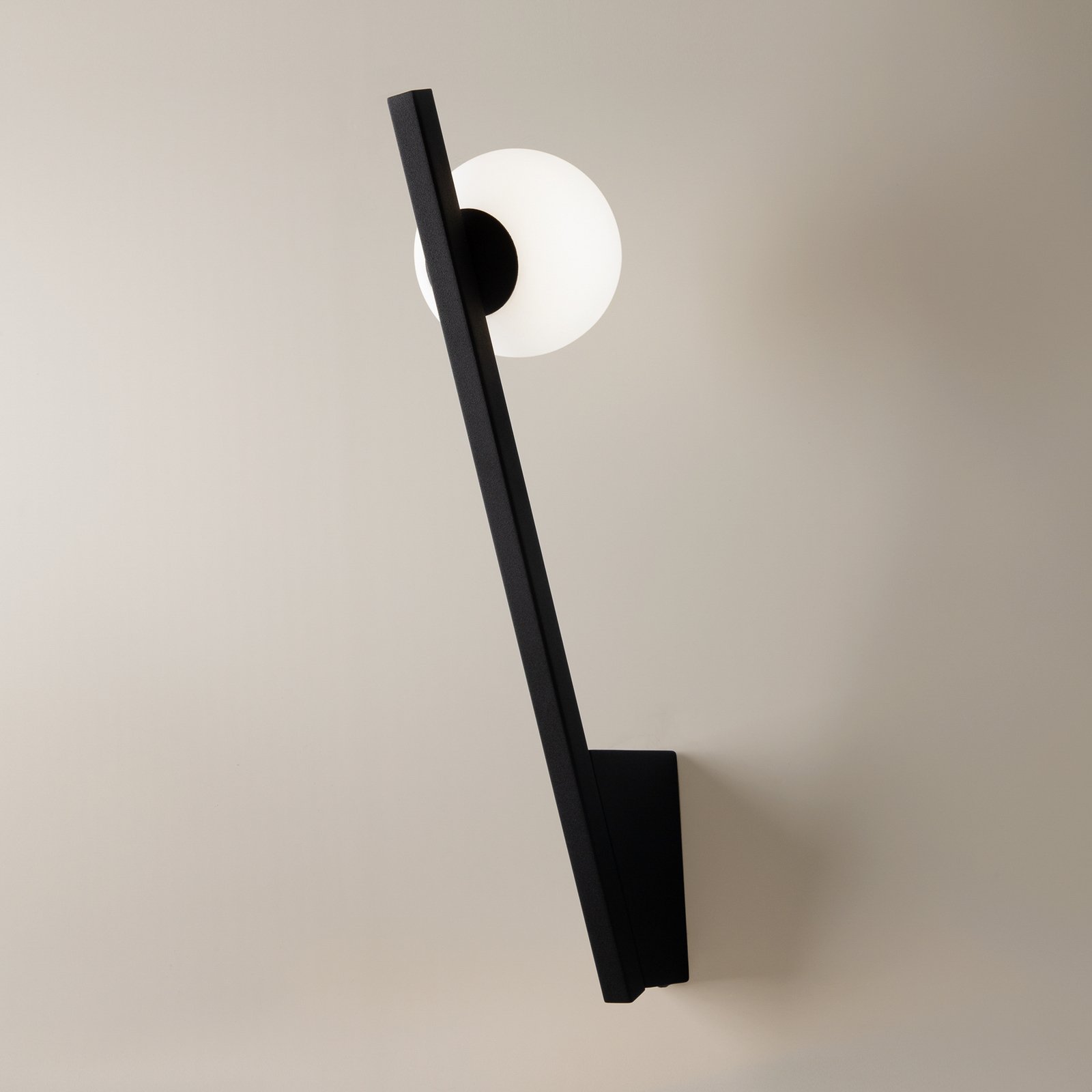 Maytoni Kazmir wall light, black, height 35 cm, metal