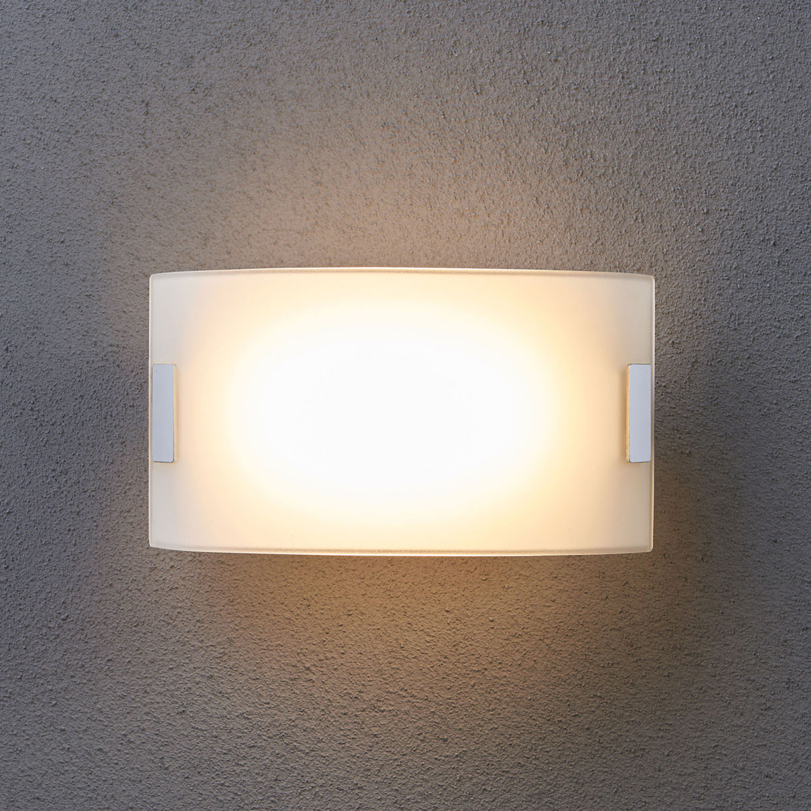 Witte glazen wandlamp Gisela met LED lampen.