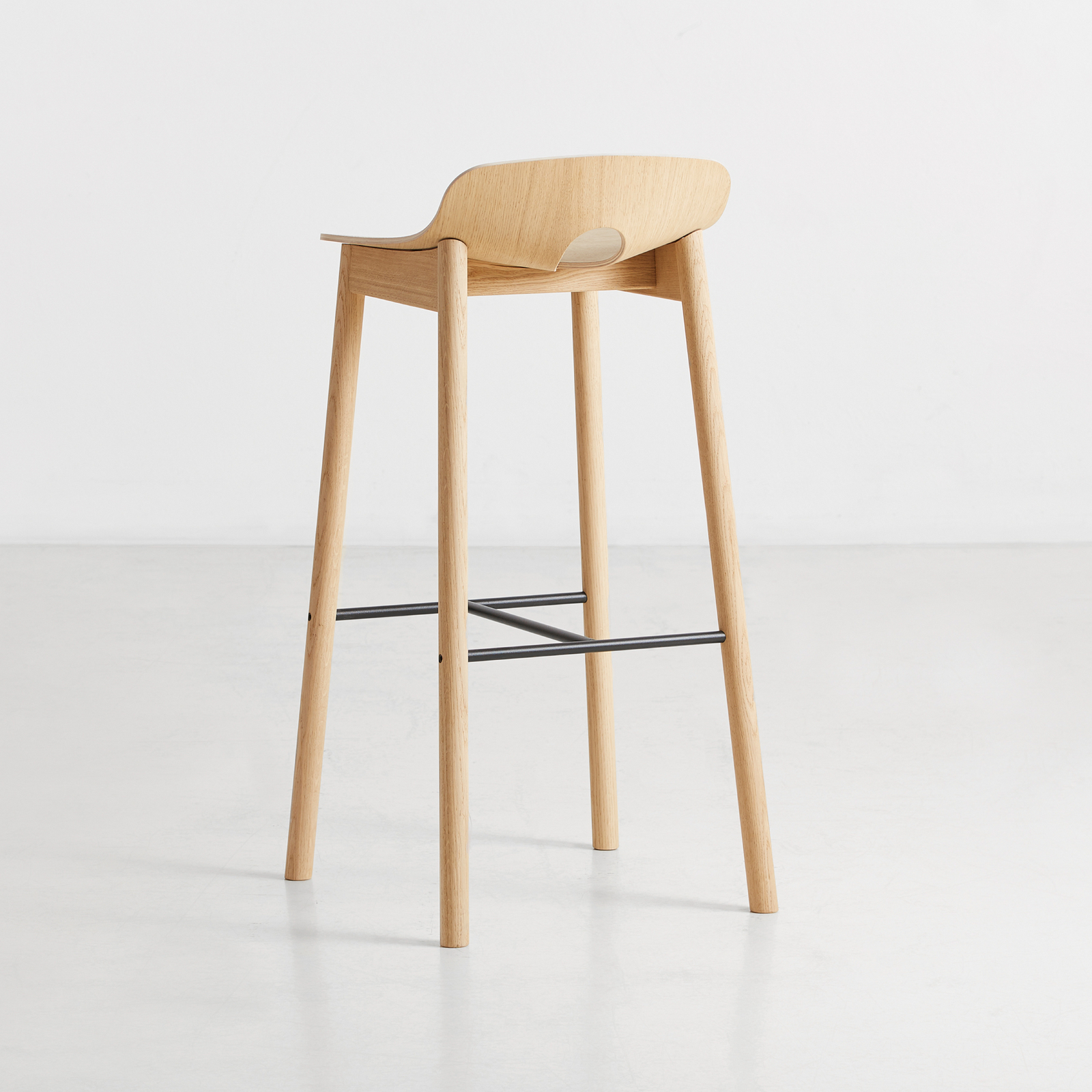 Tabouret de bar Mono, bois clair, hauteur 90 cm, chêne - Woud Tabouret de bar Mono, bois clair, hauteur 90 cm, chêne - Woud