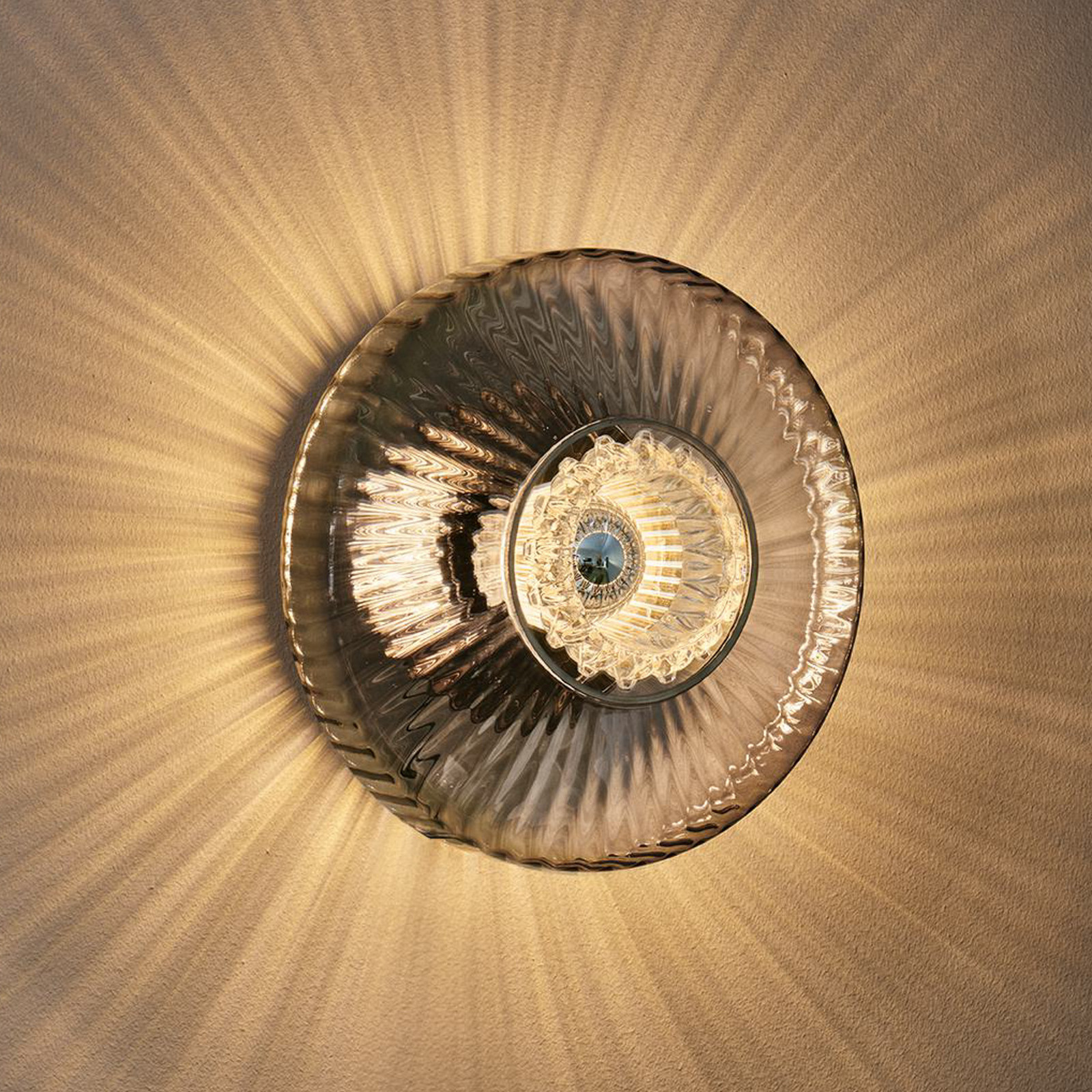 DESIGN BY US Lampă de perete New Wave Optic XL gri fumuriu glob ocular priză - Camera de zi / sufragerie - gri fumuriu negru - Sticlă