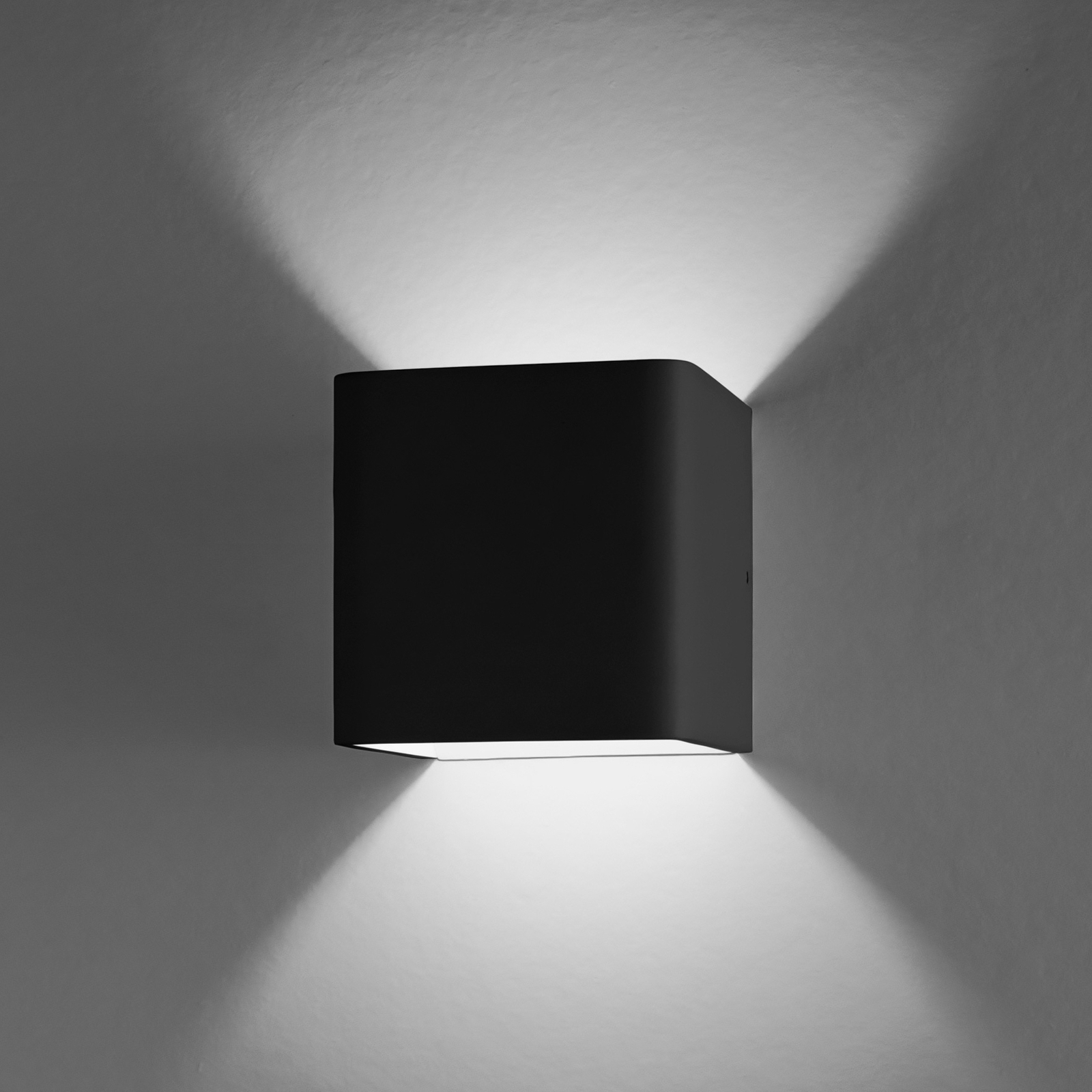 EGG LED wall light Gino, black 3,000 K 10x10 cm dimmable