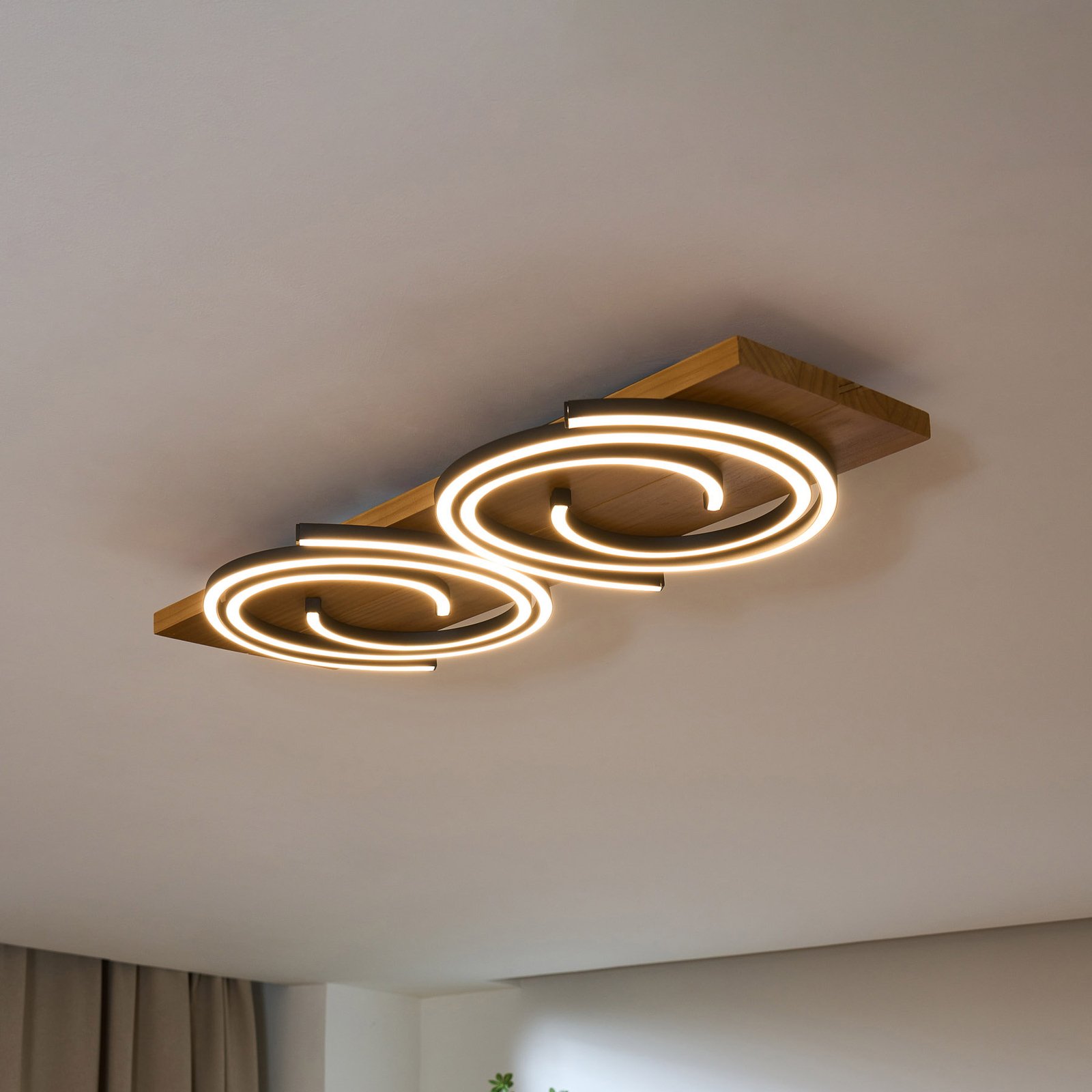 Lampa sufitowa LED Rifia, brązowa, długość 70 cm, 2-punktowa drewno