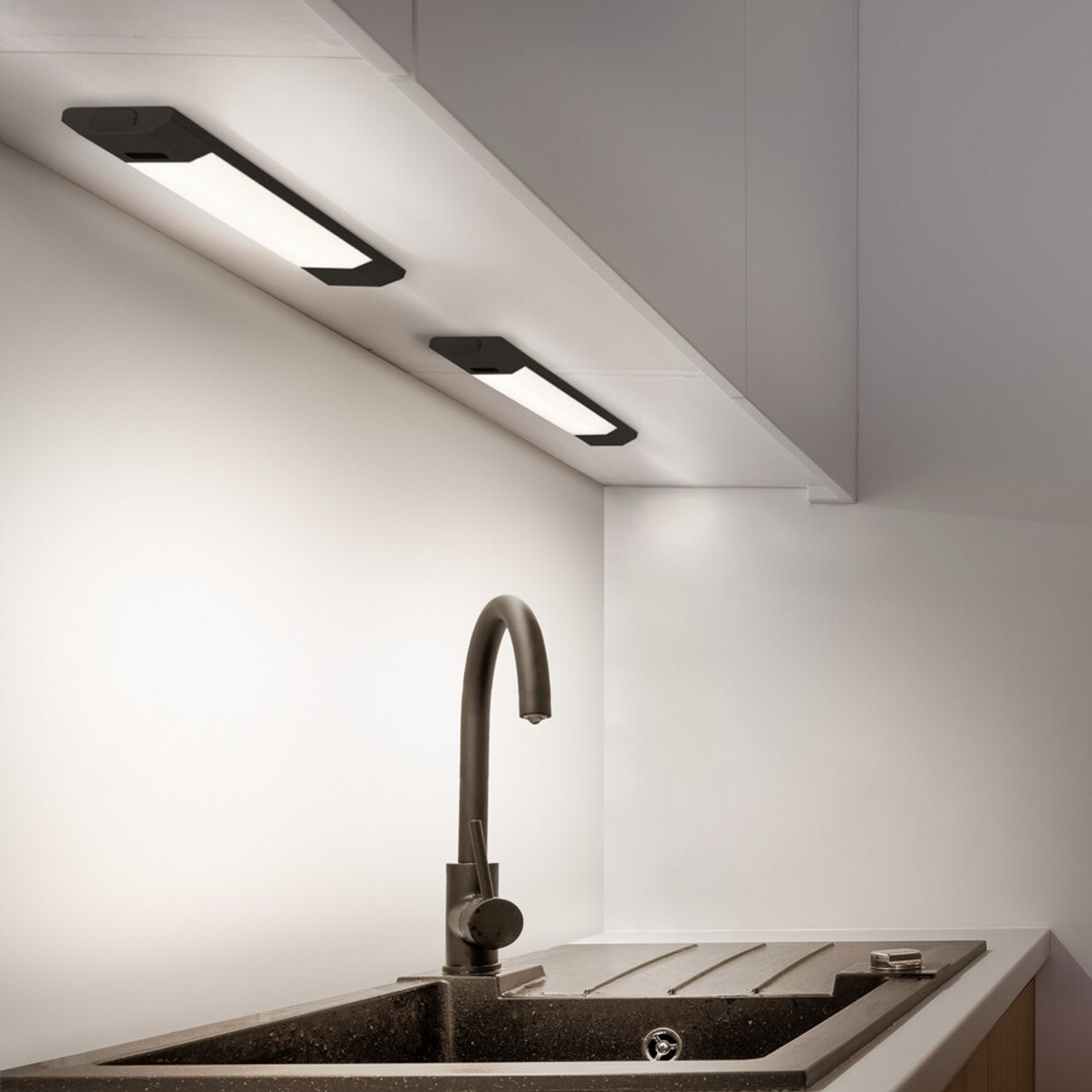 Lampe sous meuble LED OSRAM pour caisson Linear Edge Sensor 30 cm noir CCT