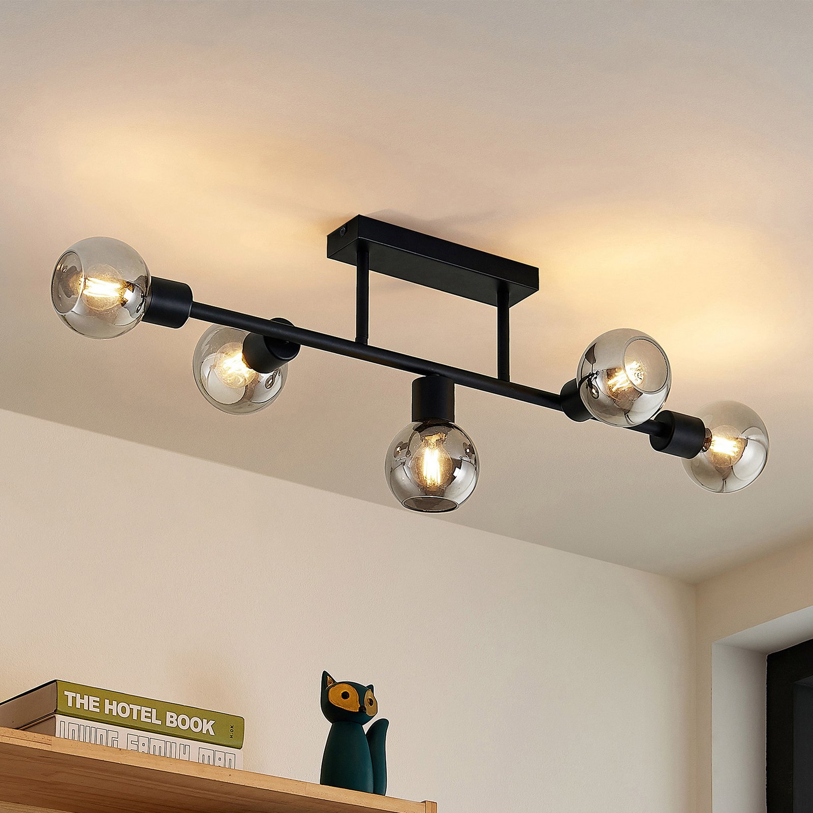 Lindby Biscala plafón 5 luces negro/humo