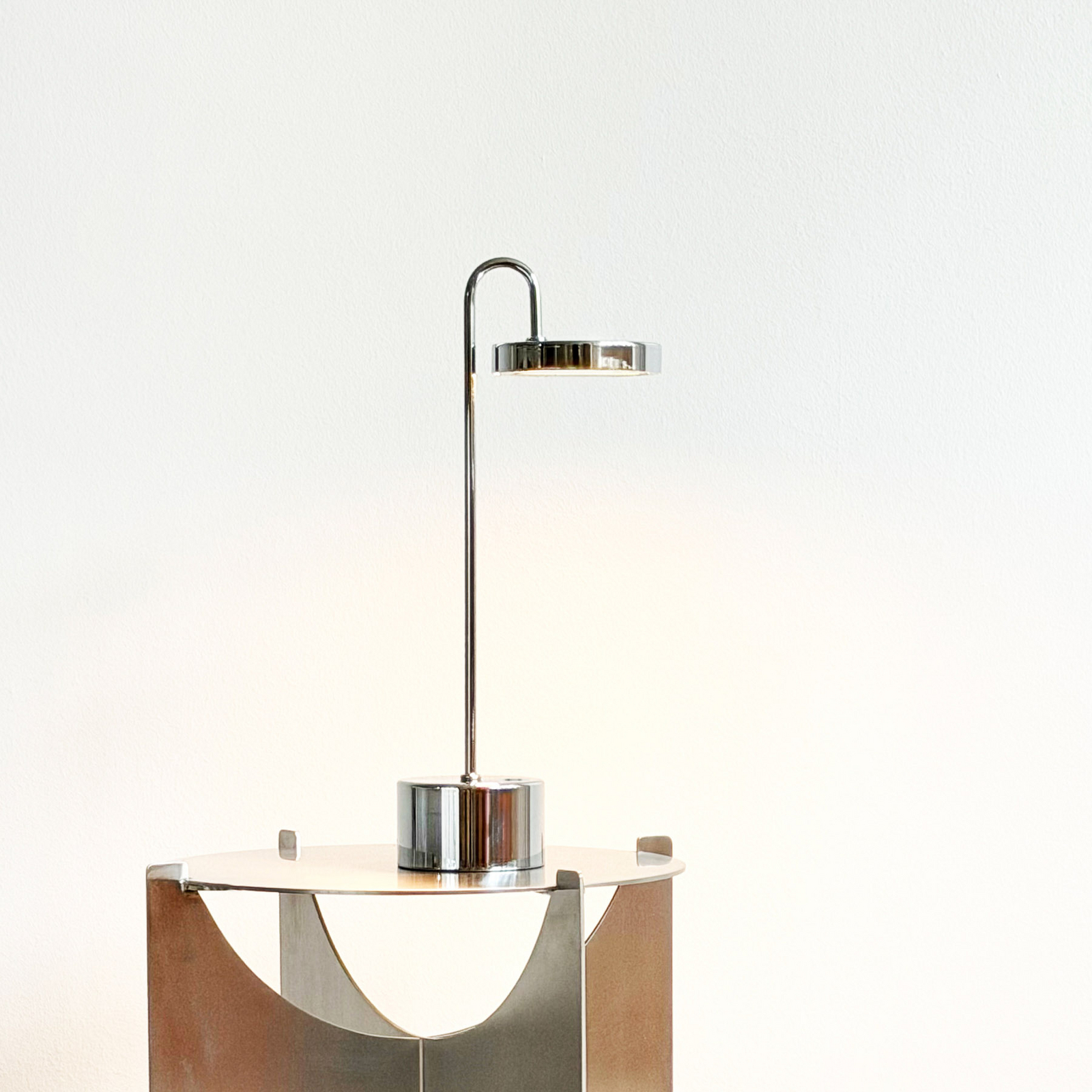 Dyberg Larsen LED-Akku-Tischleuchte MOOVELIGHT, chrom, 35 cm