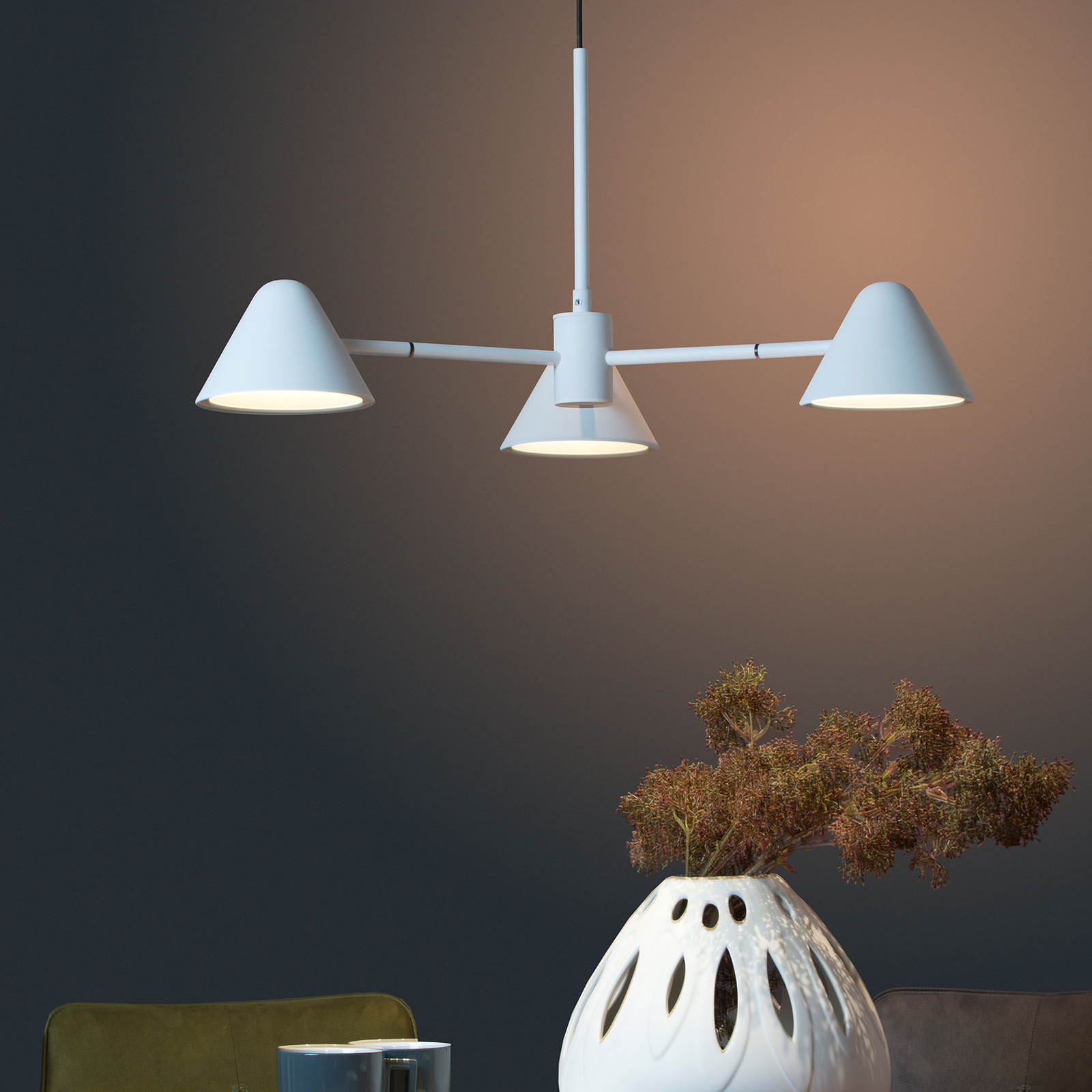 LED-Pendelleuchte Devon mit drei Kegelschirmen