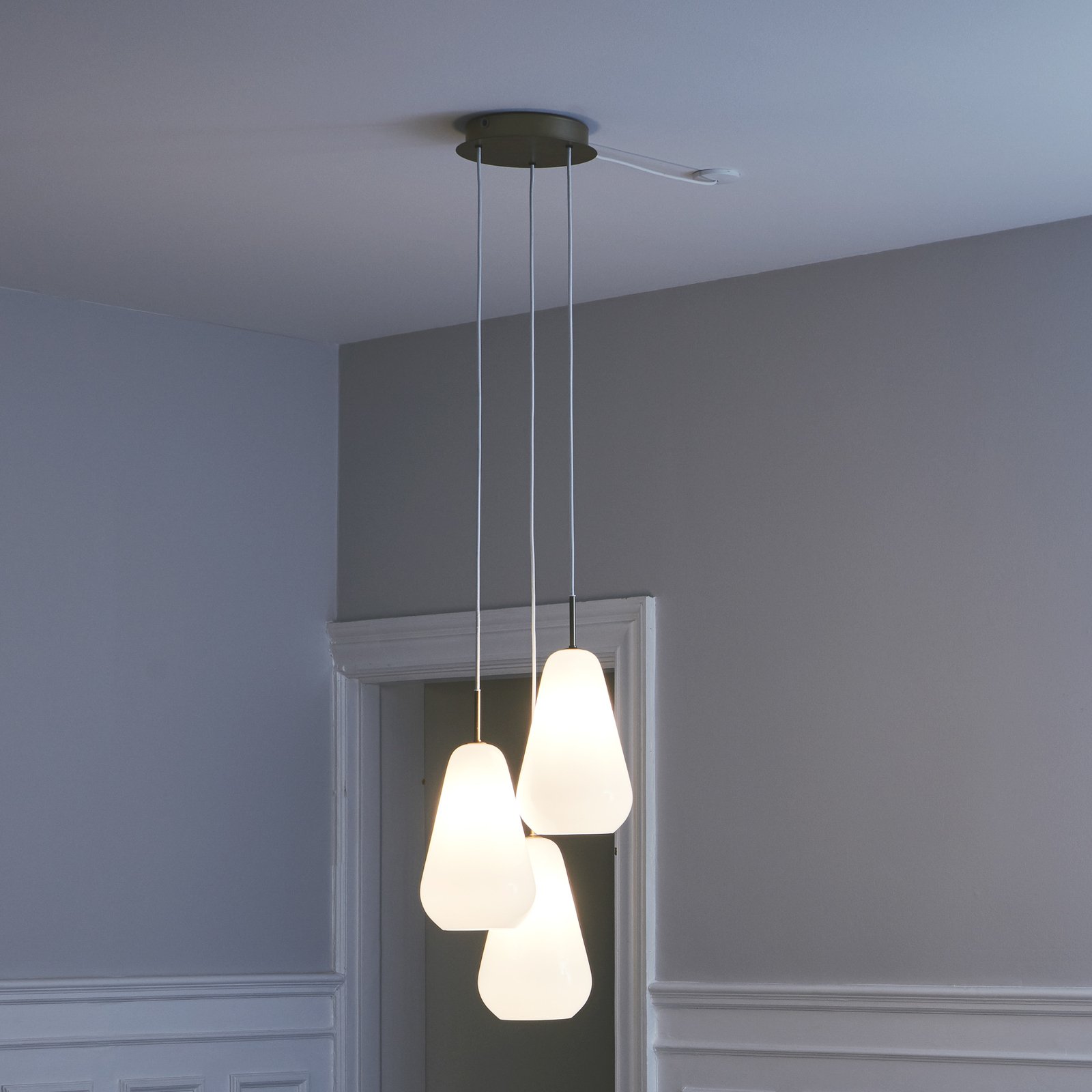 Nuura Anoli 3 hanging light, 3-bulb white