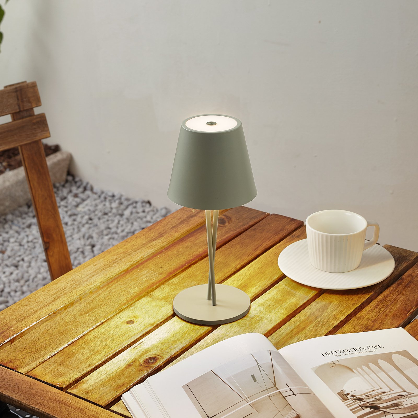Lindby LED-es újratölthető asztali lámpa Janea, keresztezett, zöld, fém