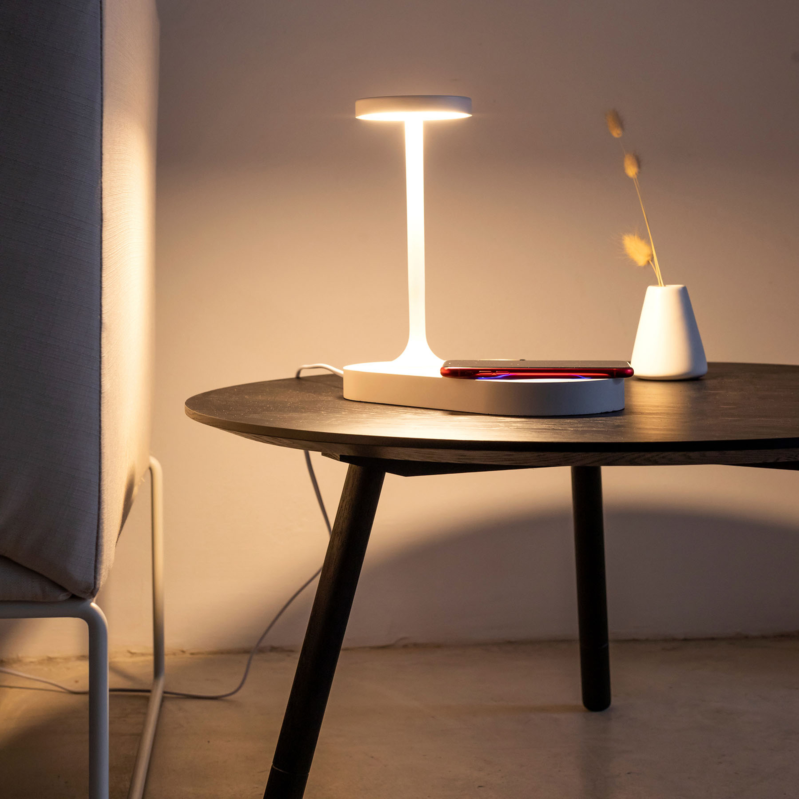 LED-Tischleuchte Ceres mit Ladestation