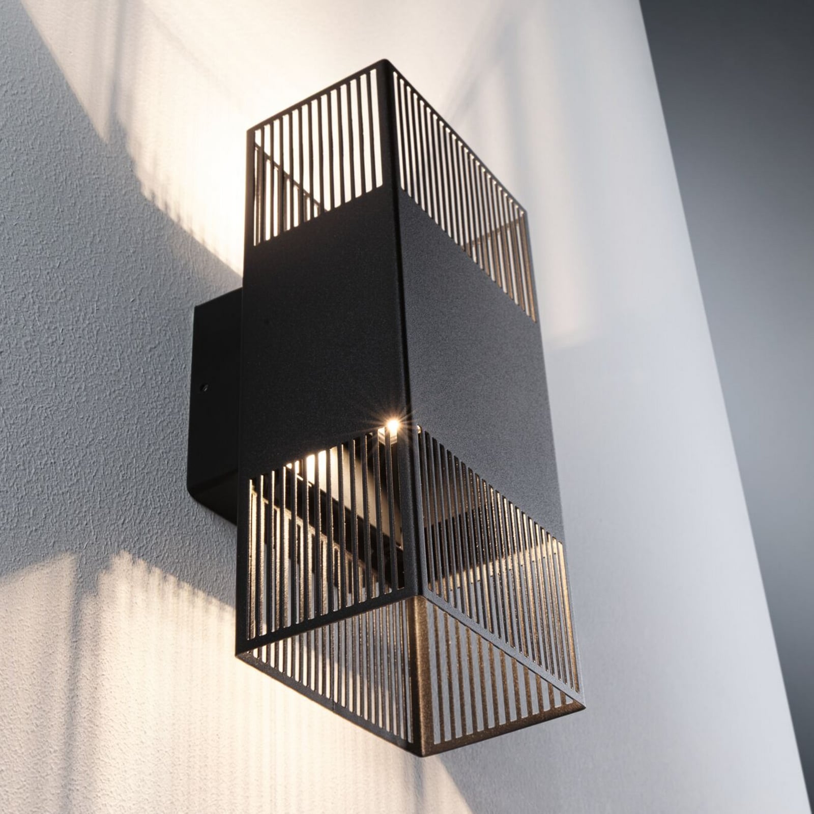 Paulmann LED-væglampe Tharin, 25 cm, sort, op/ned, IP44