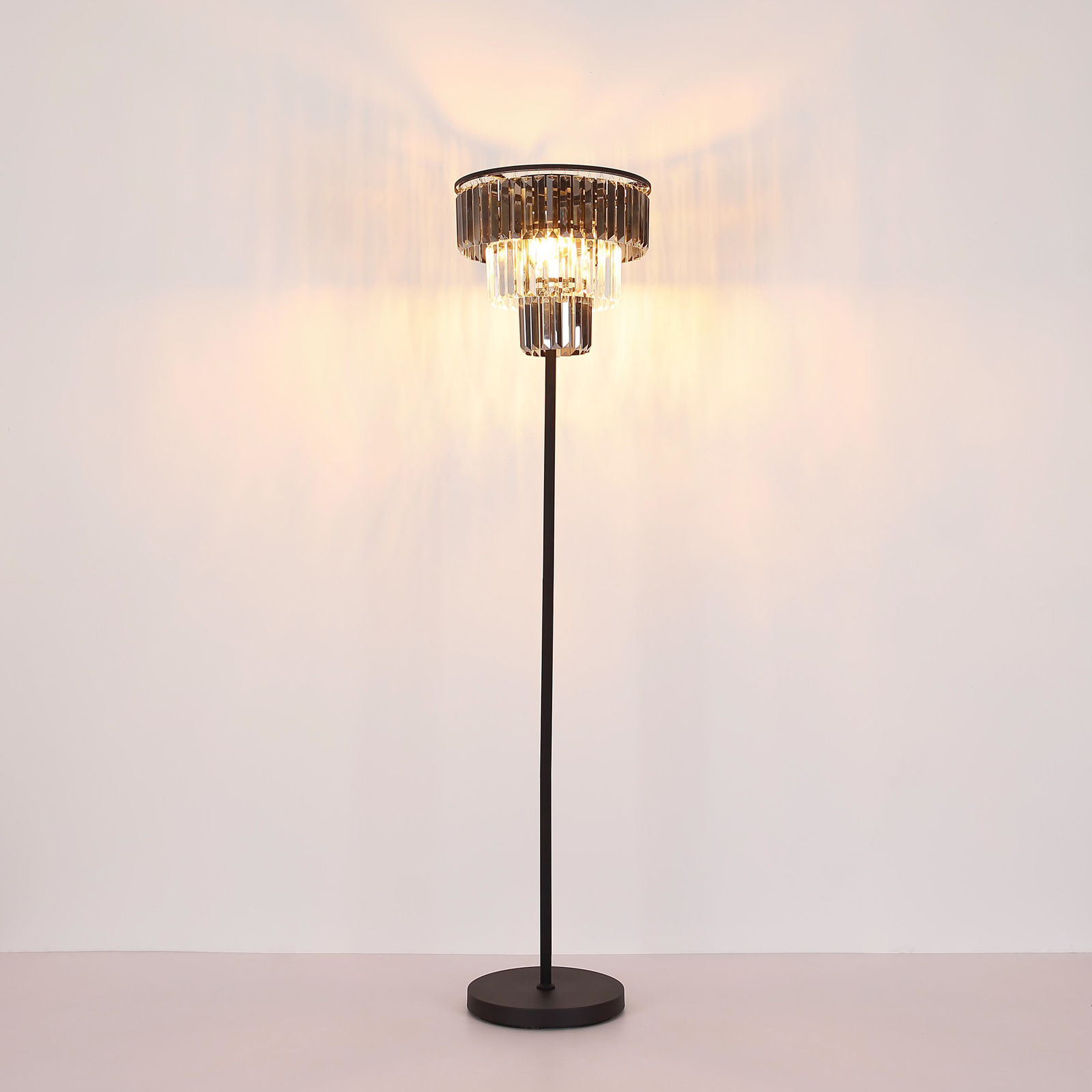 Lampe sur pied Naxis, noir/gris fumée, hauteur 160 cm, cristal