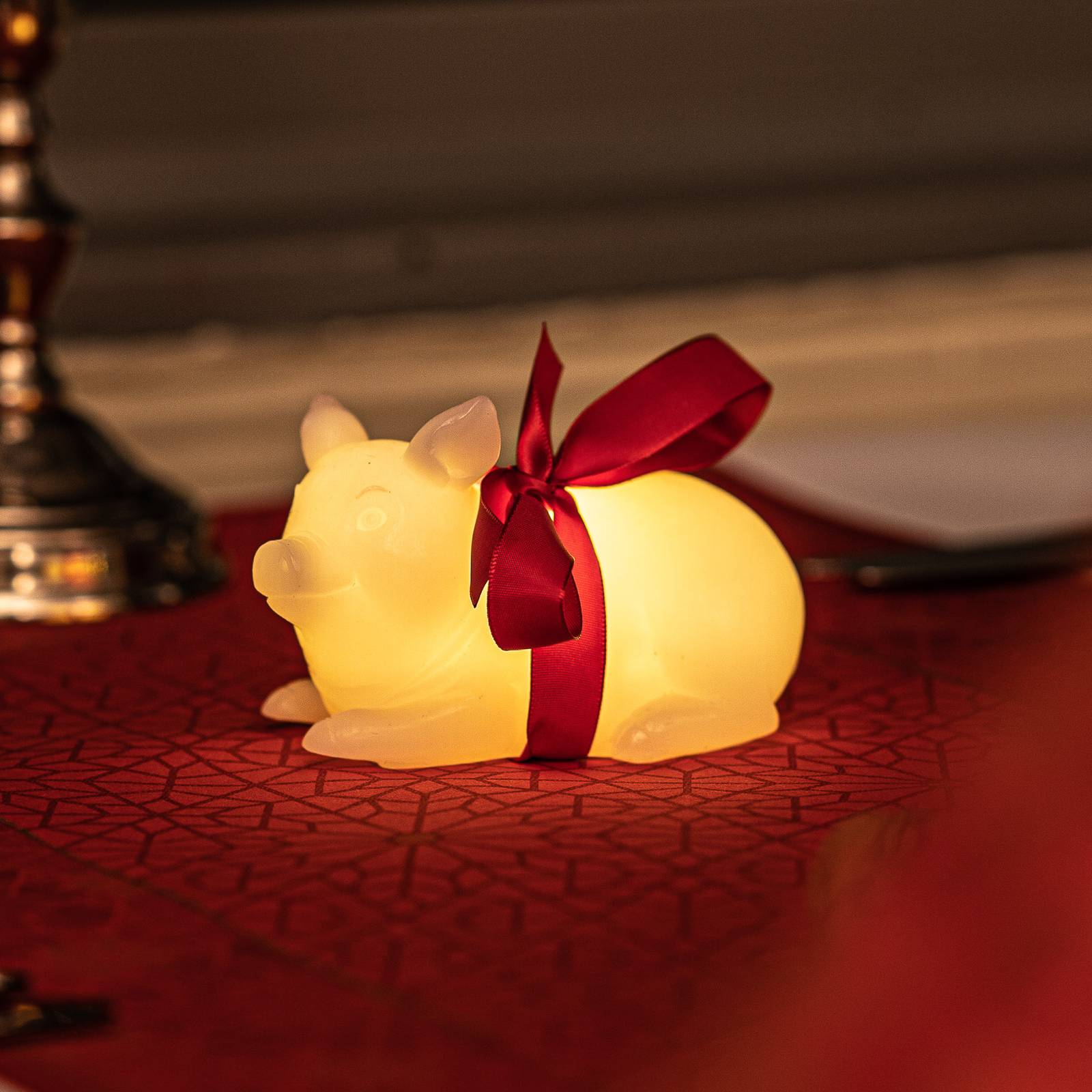 Levně LED dekorativní lampa z vosku Emma Pig