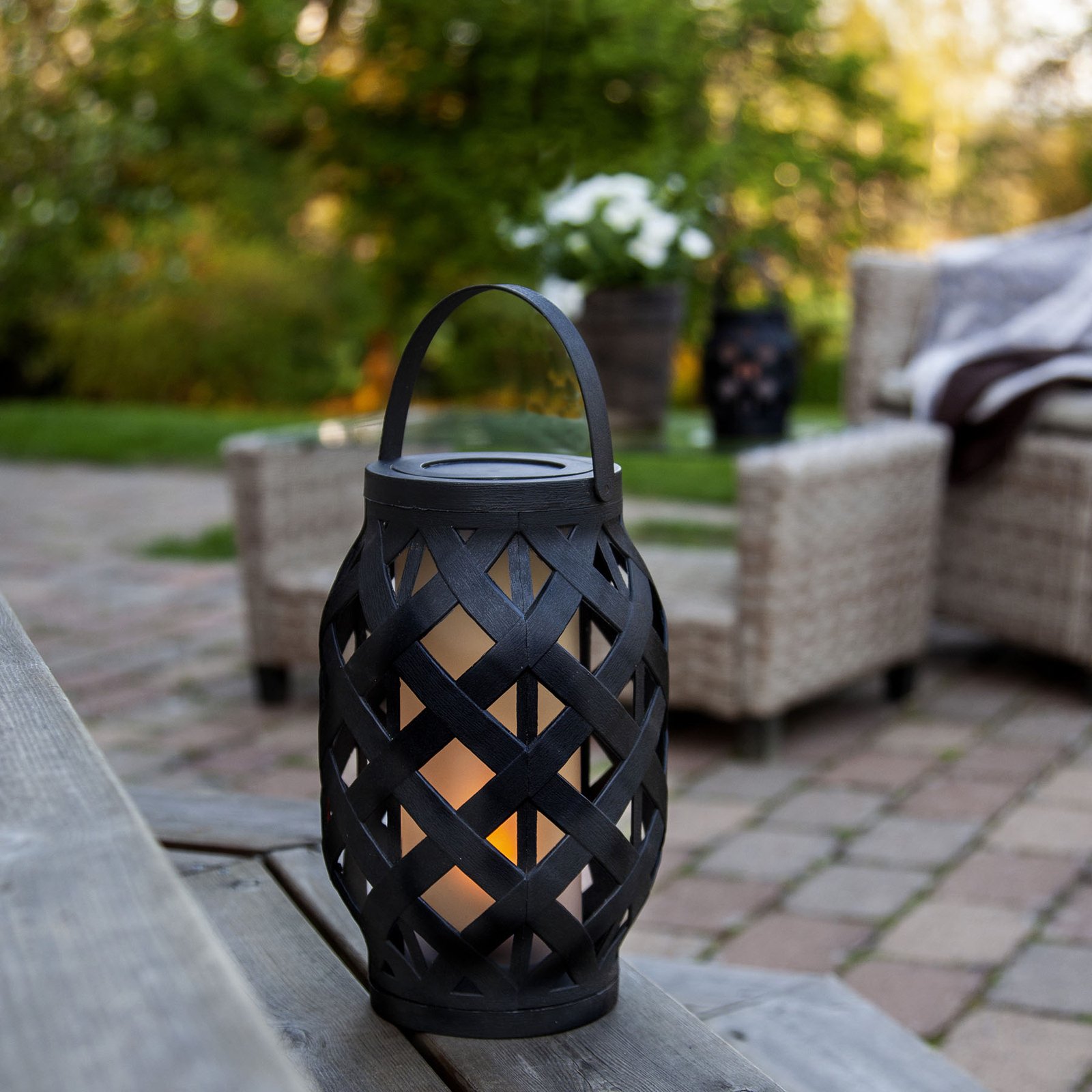 Farol LED Flame Lantern, negro, altura 23 cm