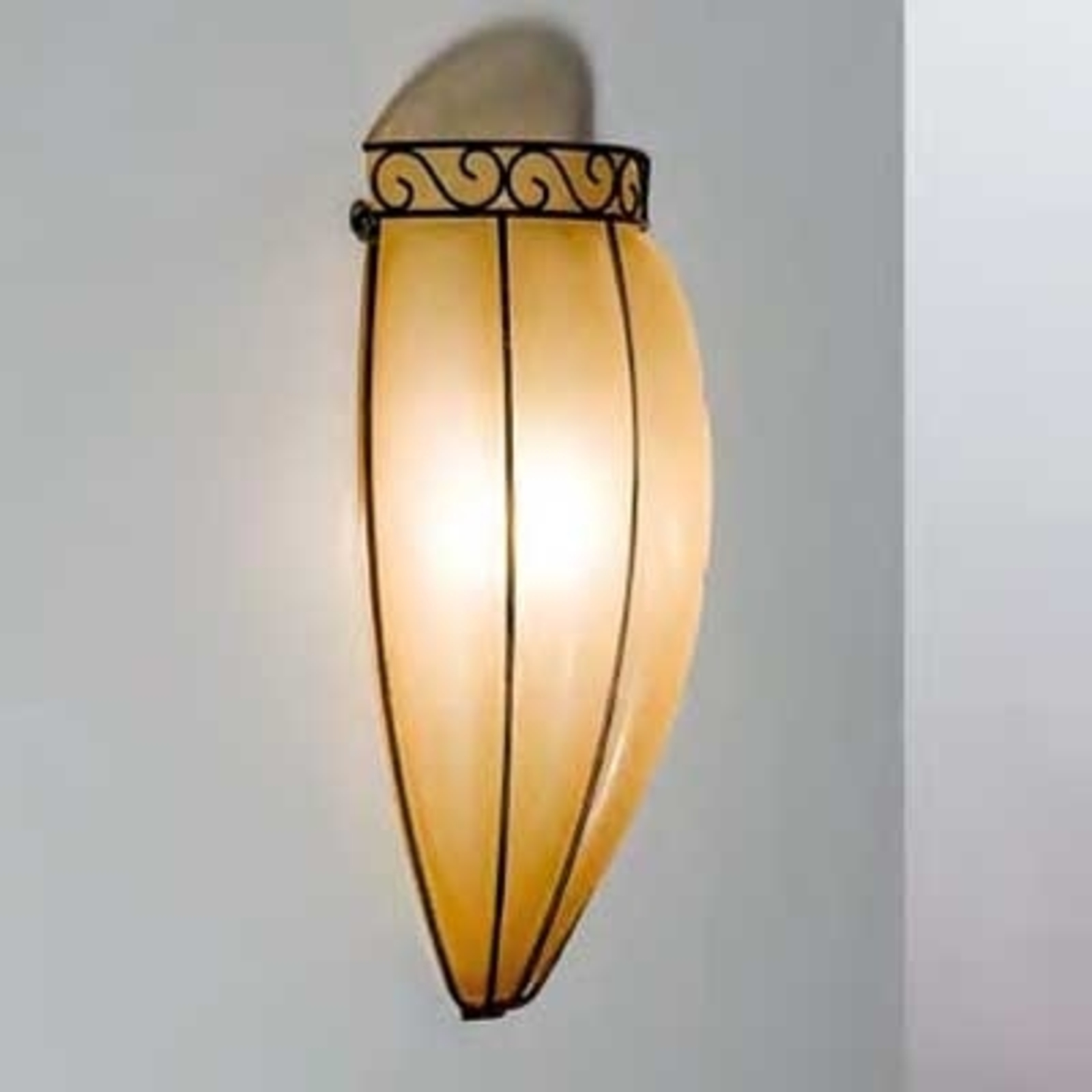 Antique-looking TULIPANO wall light