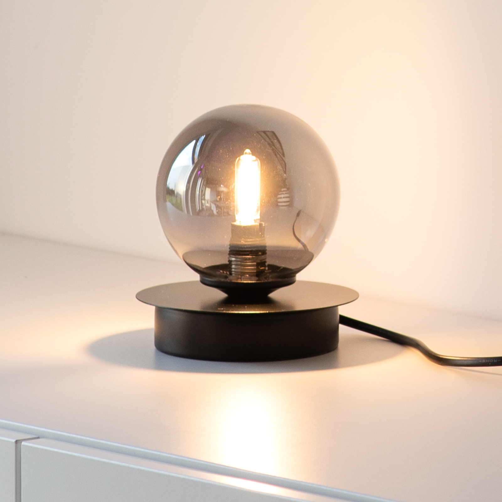 Paul Neuhaus Widow -LED-pöytälamppu, 1-lamppuinen