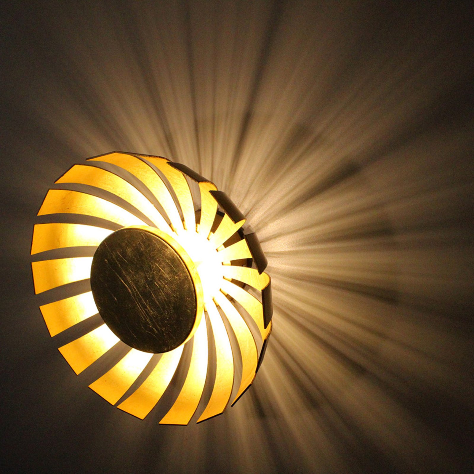 LED sienas lampas Flare Large, zelta krāsā