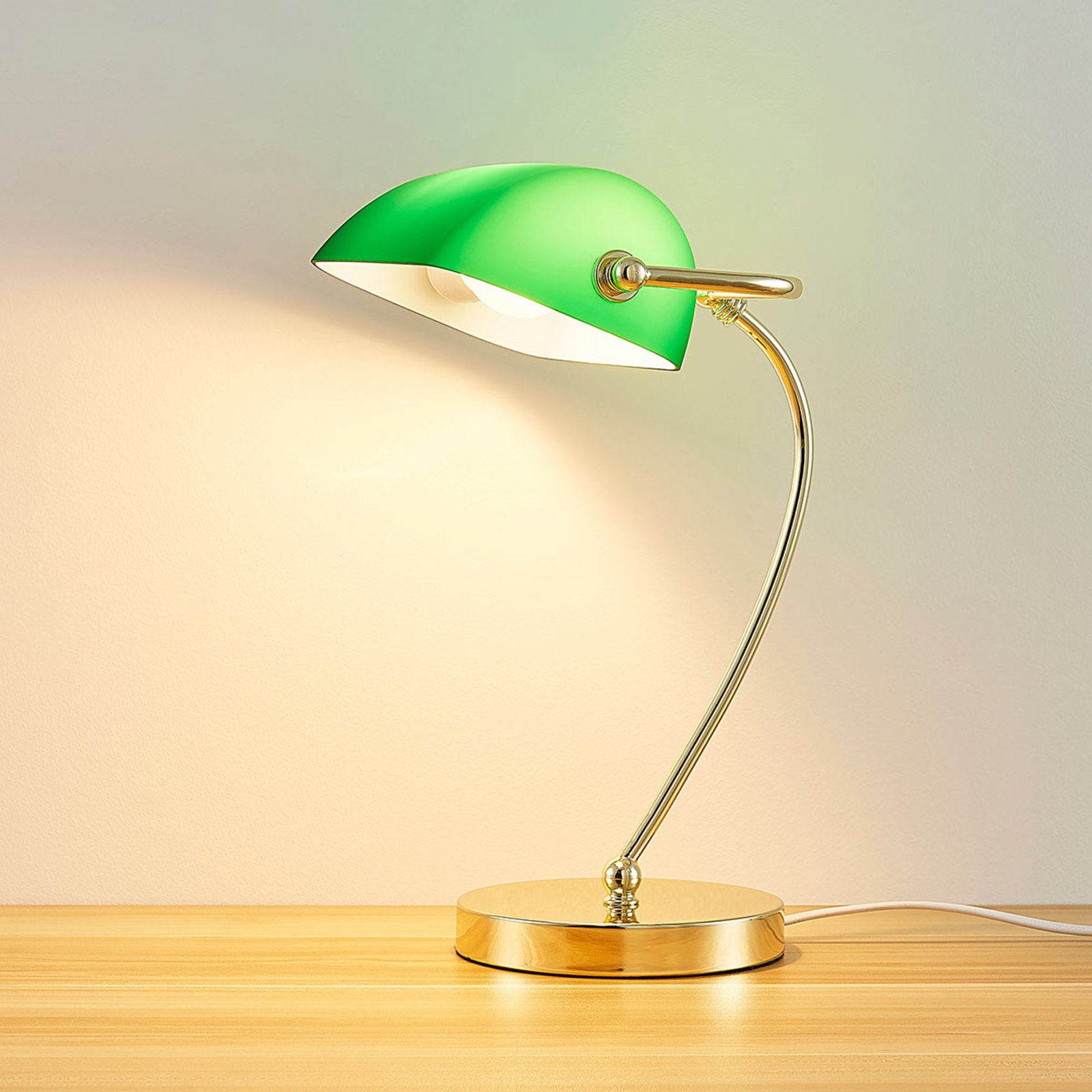 Messingfarbene Tischlampe Selea, Glasschirm grün