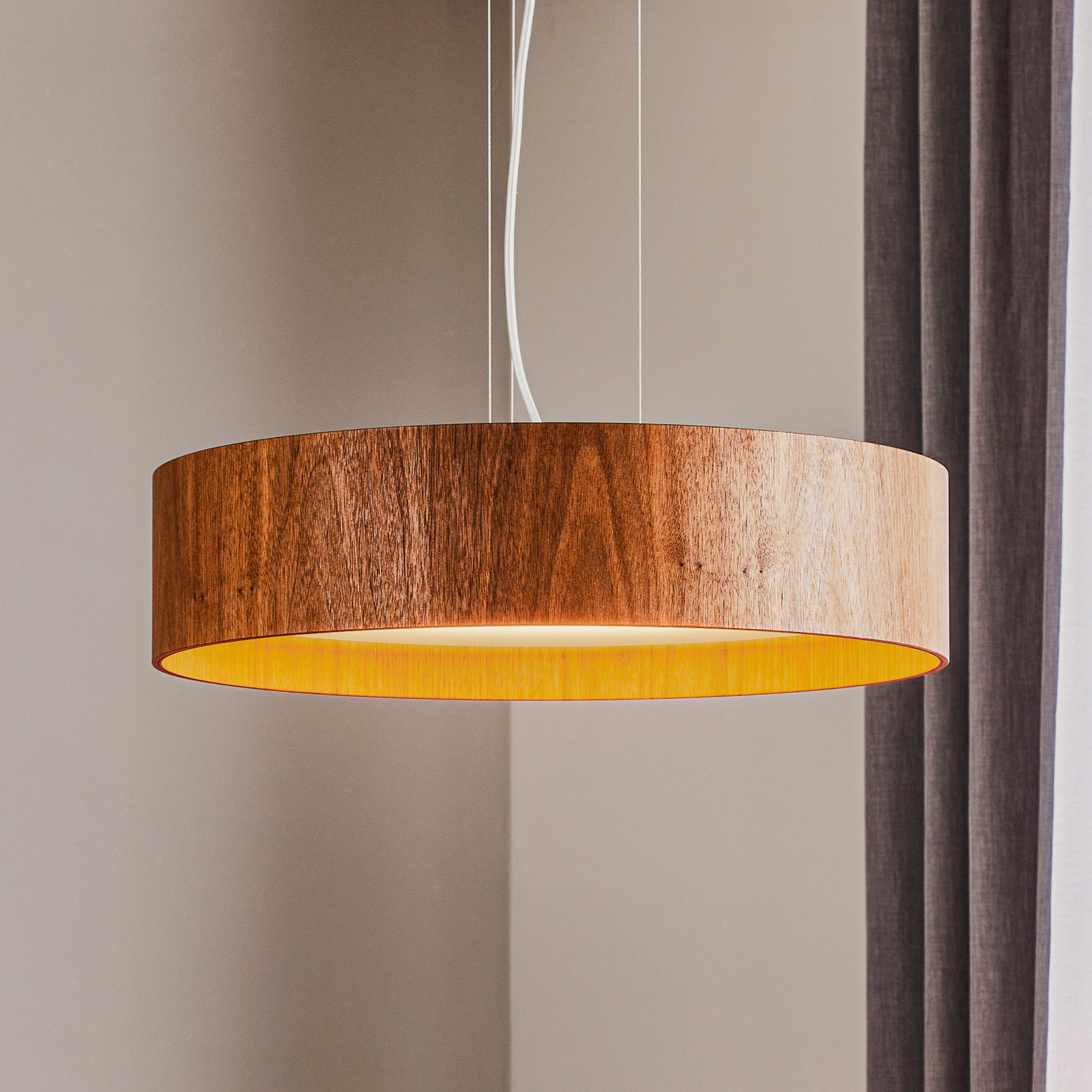 Lampa wisząca Lara Wood z LED, drewno orzechowe