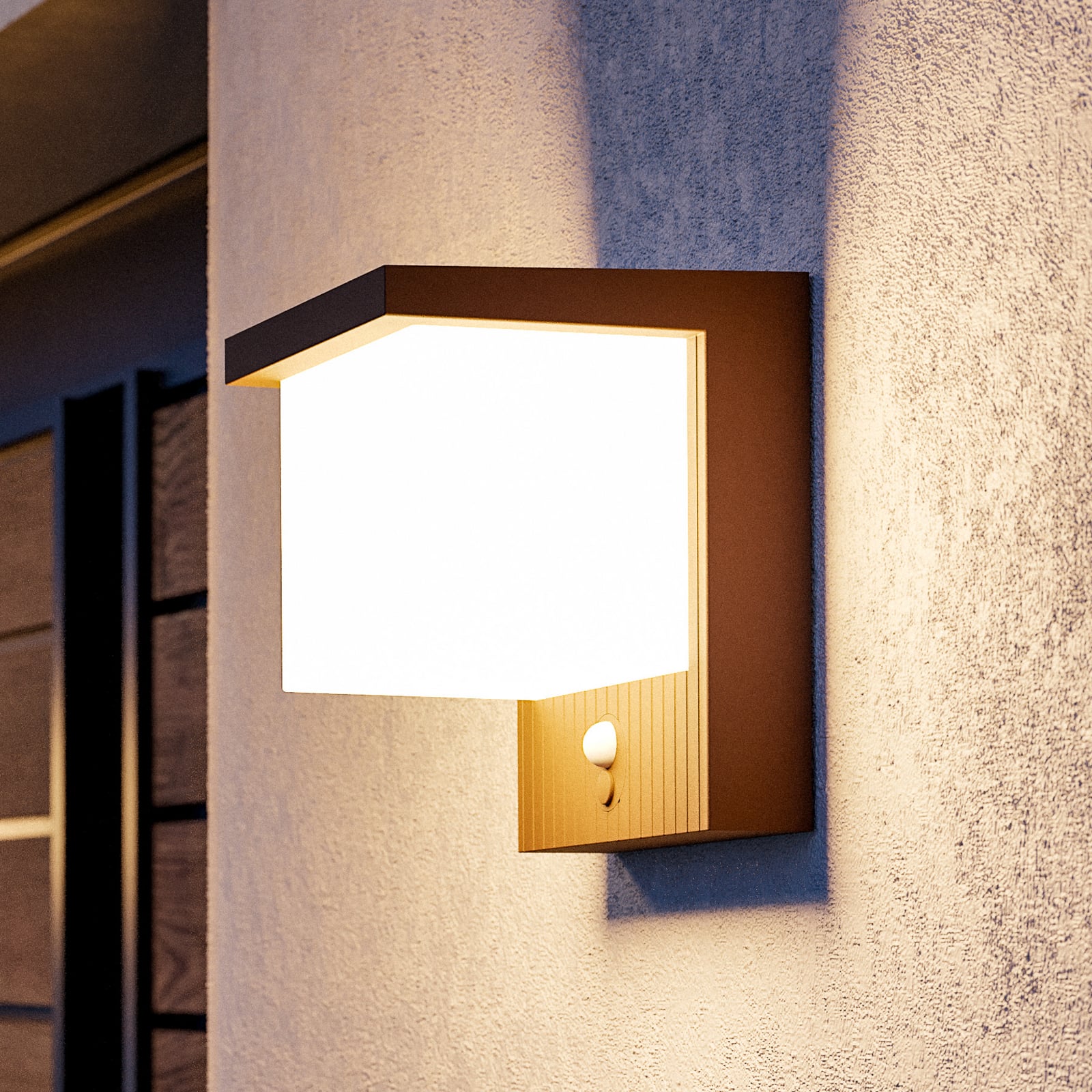 LED buiten wandlamp Frigento roestkleurig, hoogte 15 cm, sensor