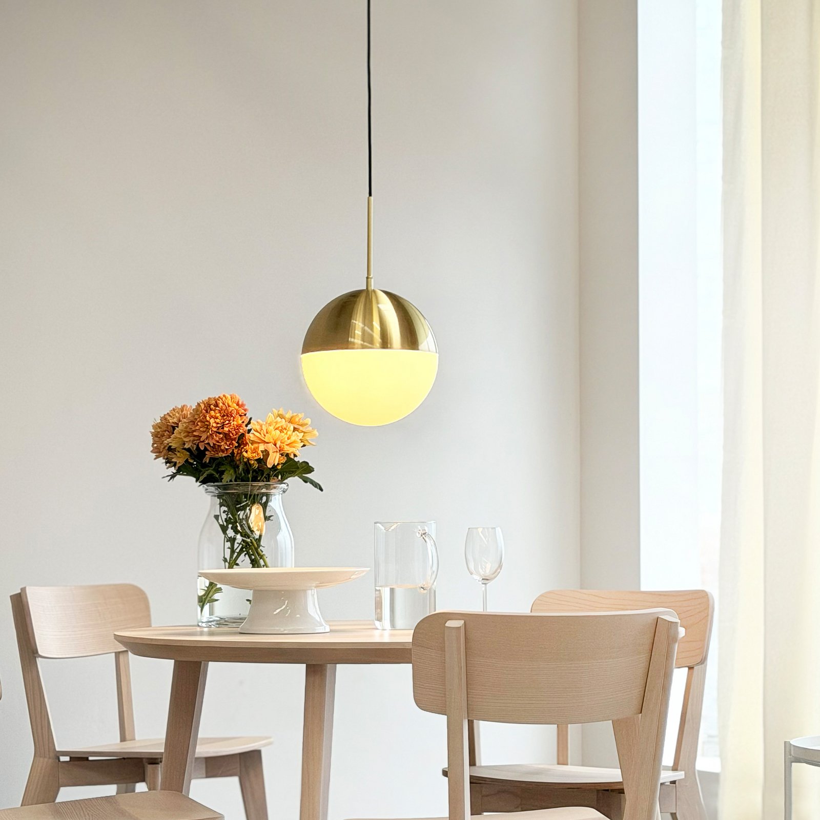 Dyberg Larsen pendellampe Nova D25, opal/messing, metal