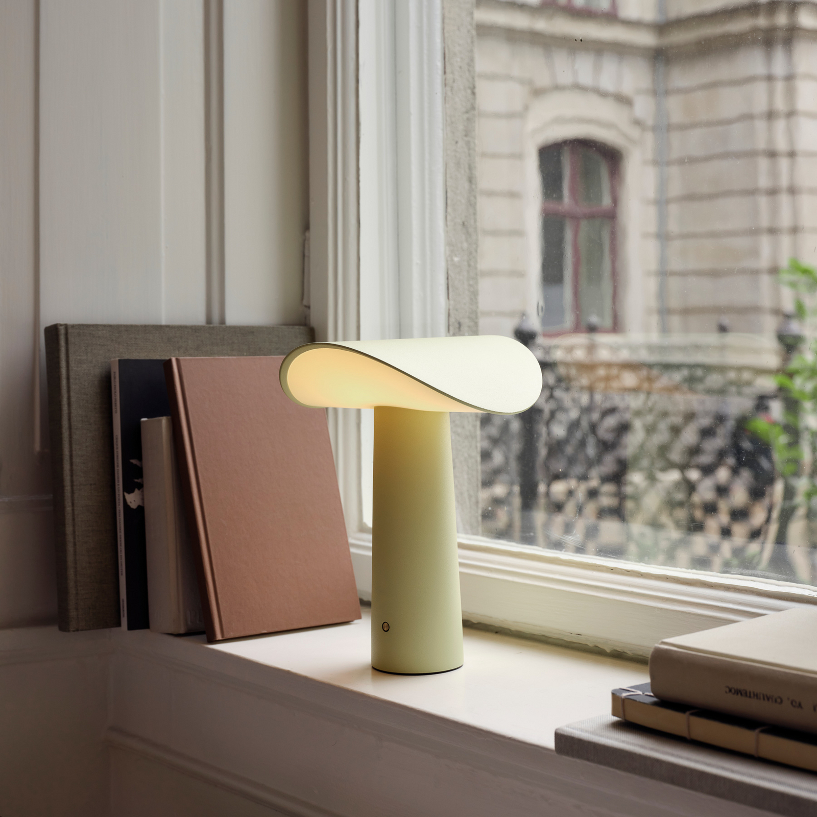 Lium LED-Akku-Tischleuchte, hellgelb, 2.700 K, USB - GEJST Lium LED-Akku-Tischleuchte, hellgelb, 2.700 K, USB - GEJST