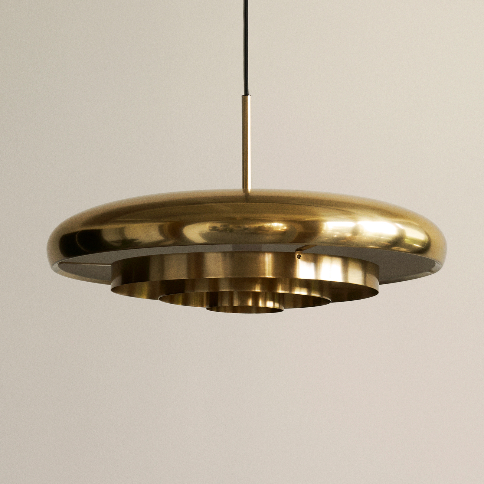 Audo Resonant pendant light made of brass