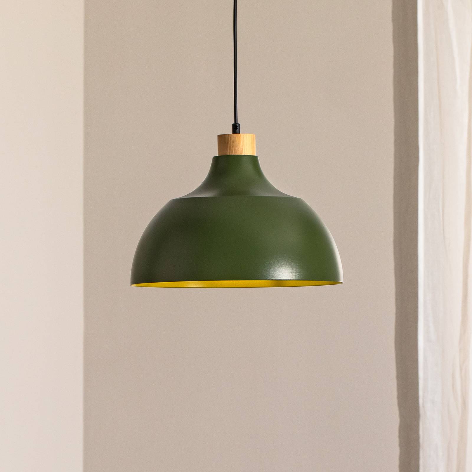 Envostar suspension Kaitt, détail en bois, Ø 34 cm, vert